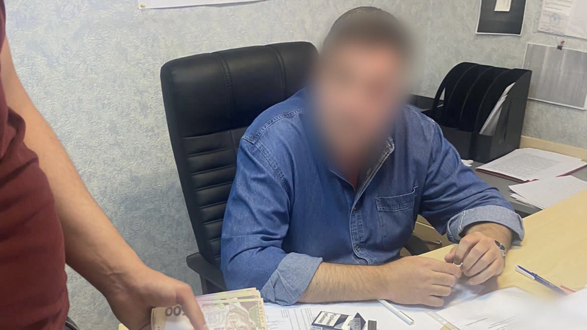 Хотел деньги за размещение каруселей, а получил - 'аниматоров' из прокуратуры: задержан директор 'Гидропарка'