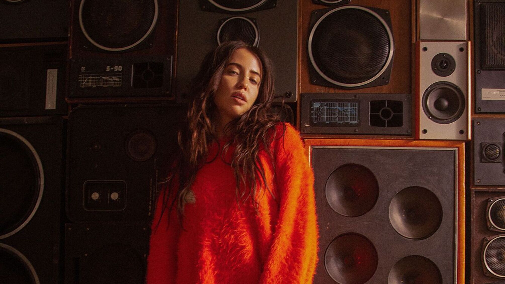 Певица Надя Дорофеева выпустила клип на песню 'Люблю, но не совсем'