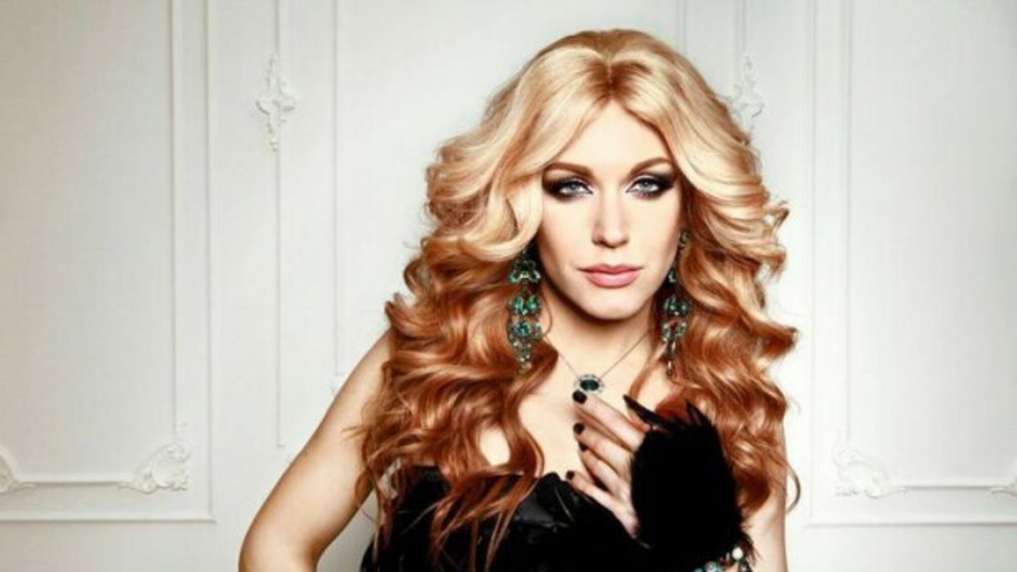 Морно, травесті-діва