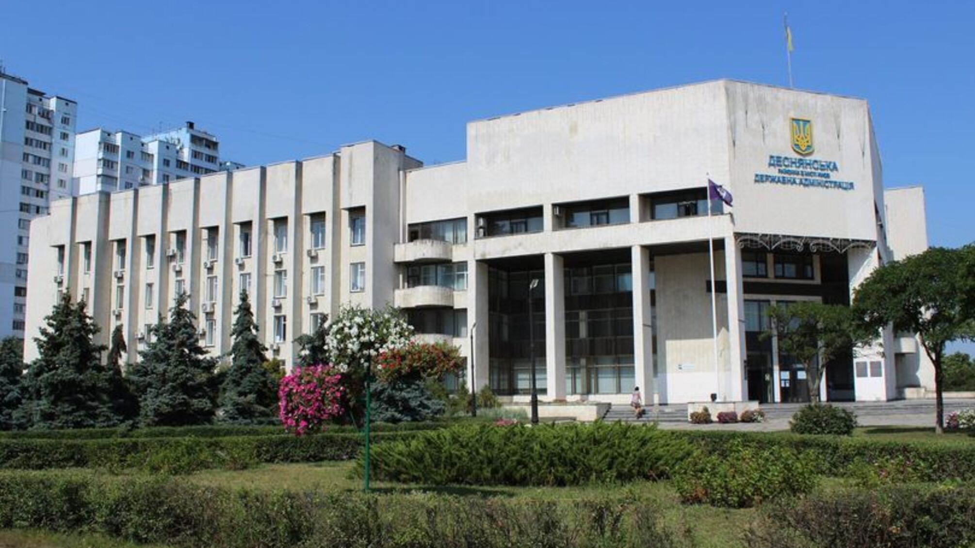 Деснянская РГА объявила тендер на закупку кустов и деревьев на 6 млн. грн