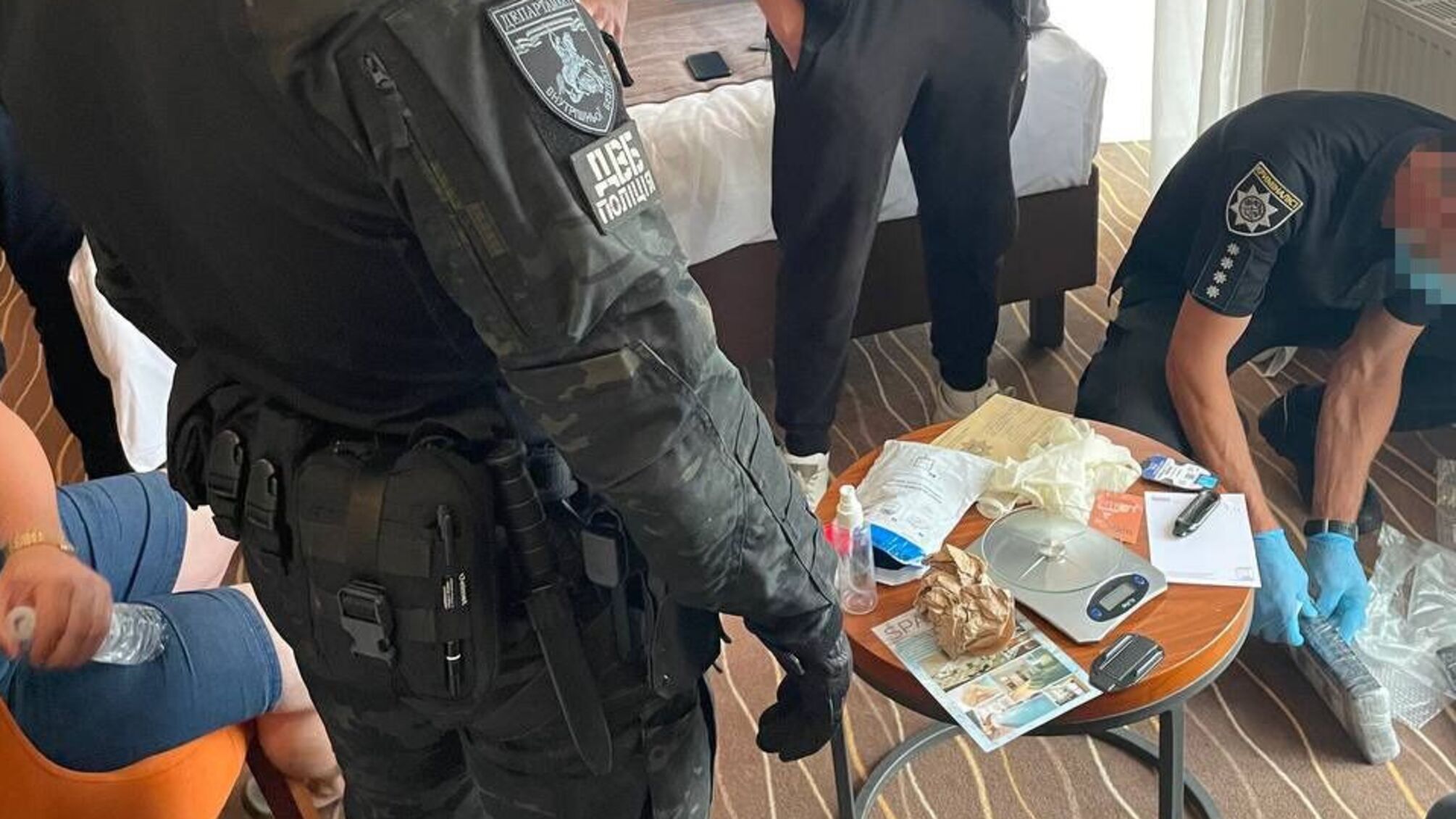 Переправляв наркотики в Україну: на Львівщині затримали експравоохоронця на прізвисько 'Еквадорець' 