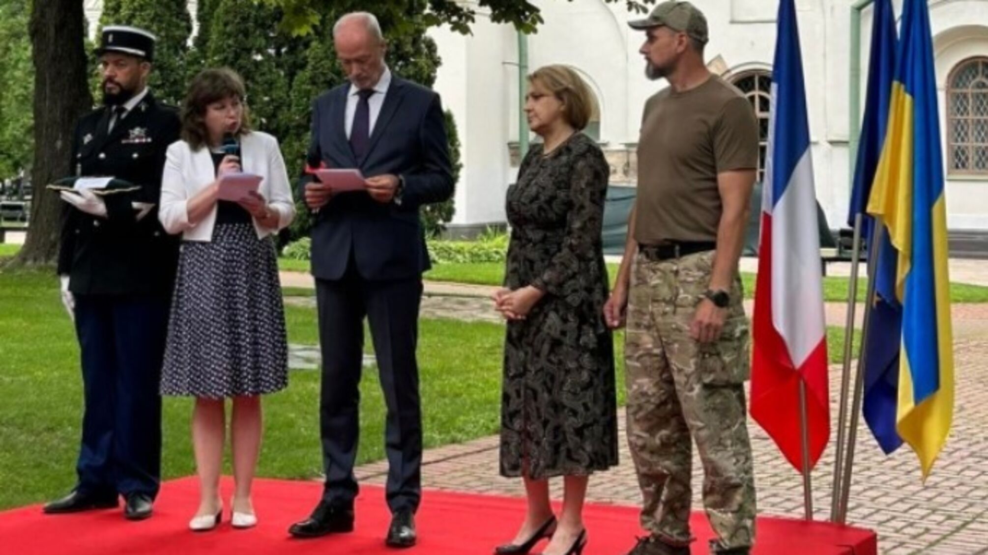 Забужко и Сенцов получили орден Почетного Легиона