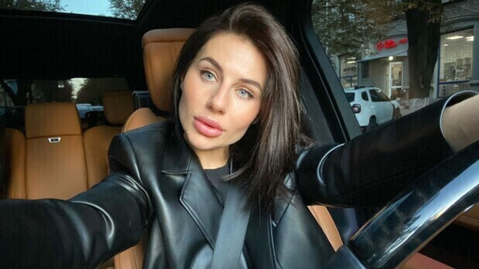 Скандальная блоггерша Алхим катается по Киеву без водительских прав: ее лишили удостоверения в декабре
