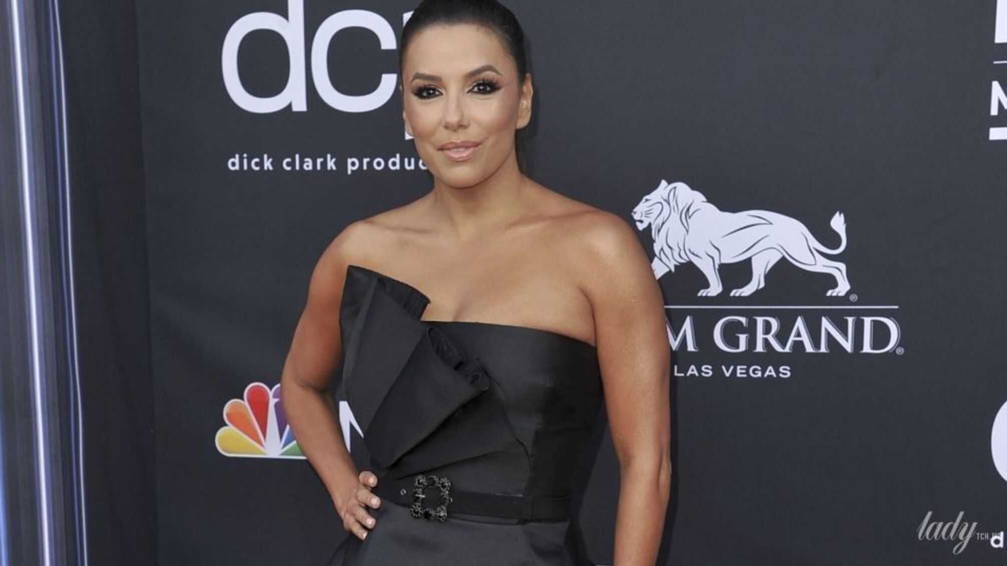 Відпочинок Єви Лонгорії у Іспанії та її розкішні образи на пляжі