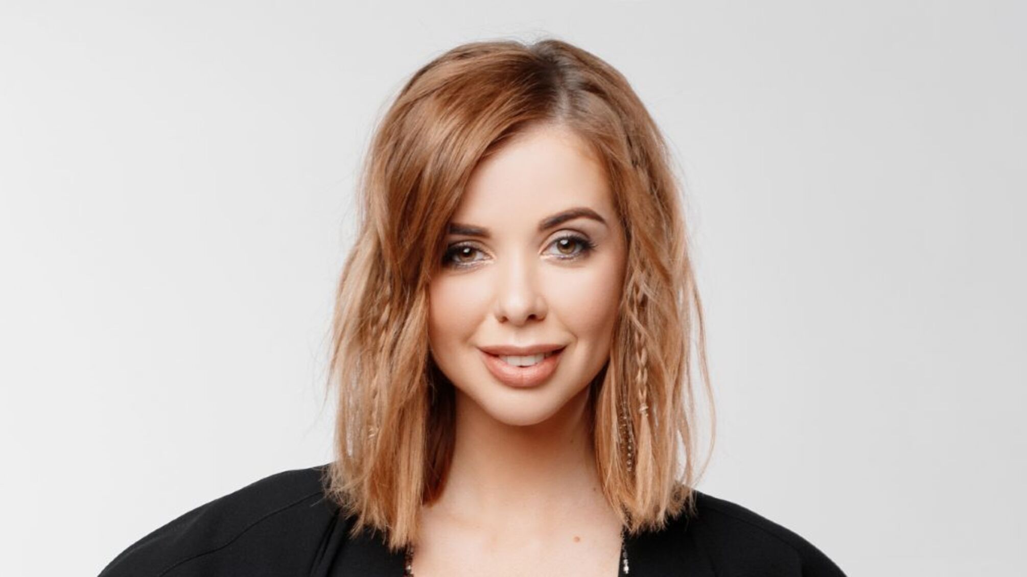 Ведуча Міла Єремеєва