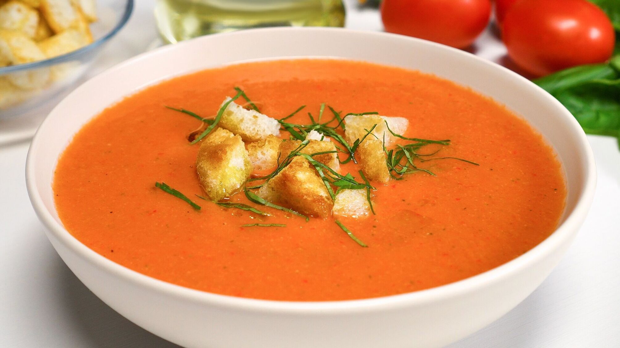 Ідеальний для спекотного літа: рецепт пряного гаспачо за 10 хвилин