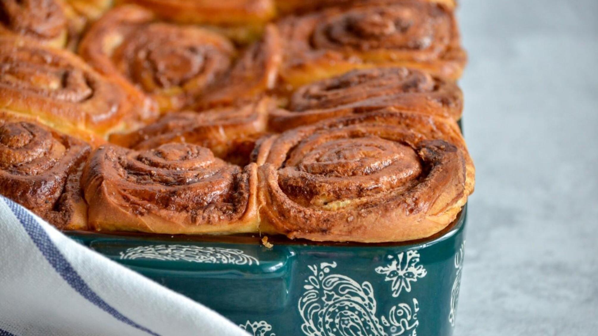 Аромат на весь дом: простой рецепт булочек с корицей