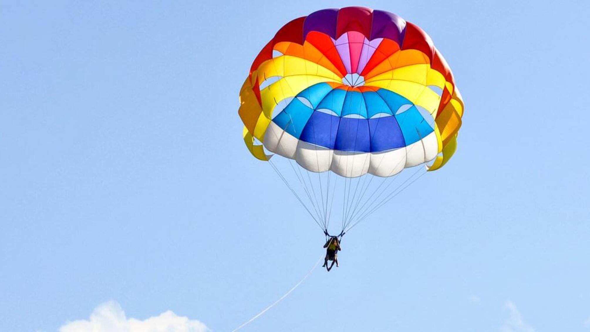 День парашютиста и чествования Собора Архангела Гавриила: праздники и памятные даты 26 июля в Украине и мире