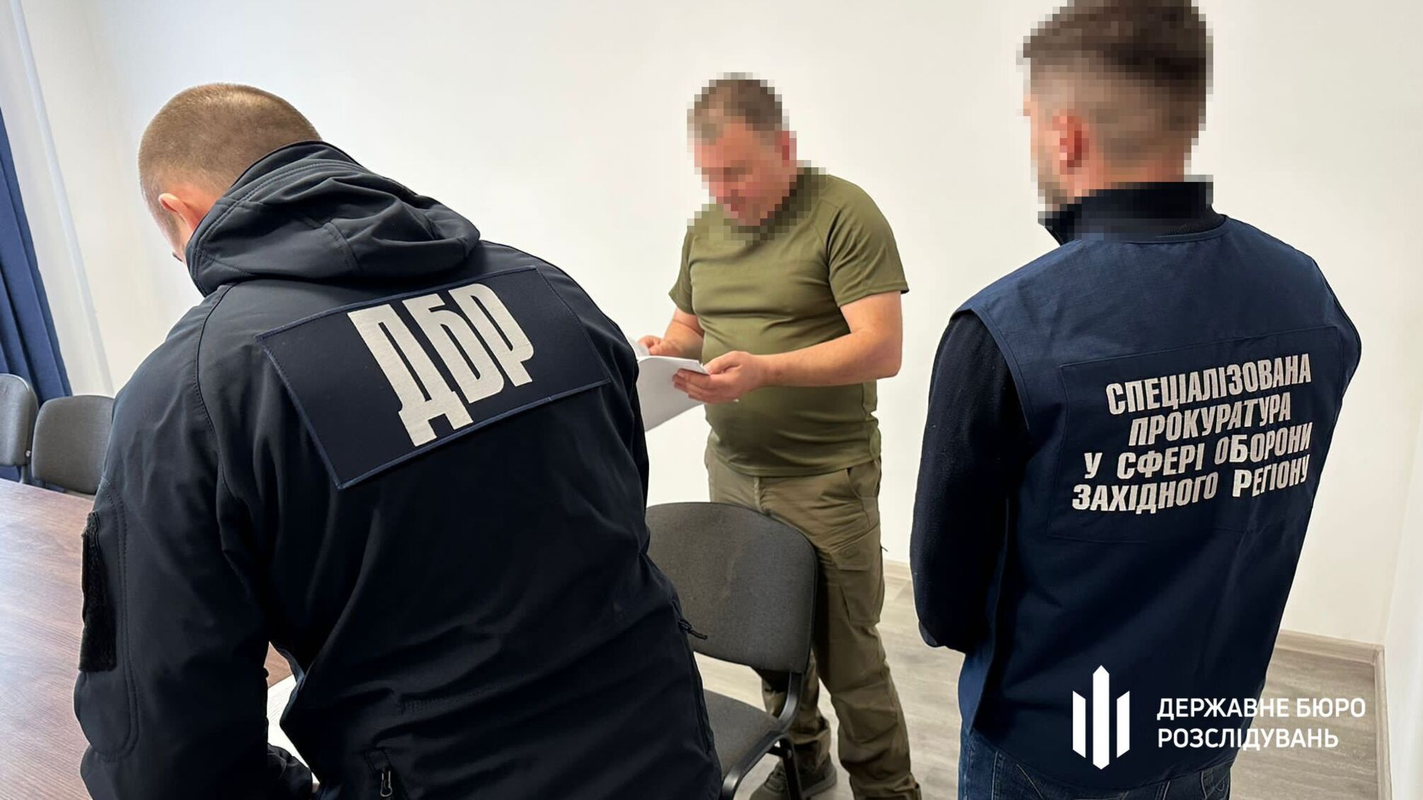 ДБР задержало военнослужащих за жестокое обращение