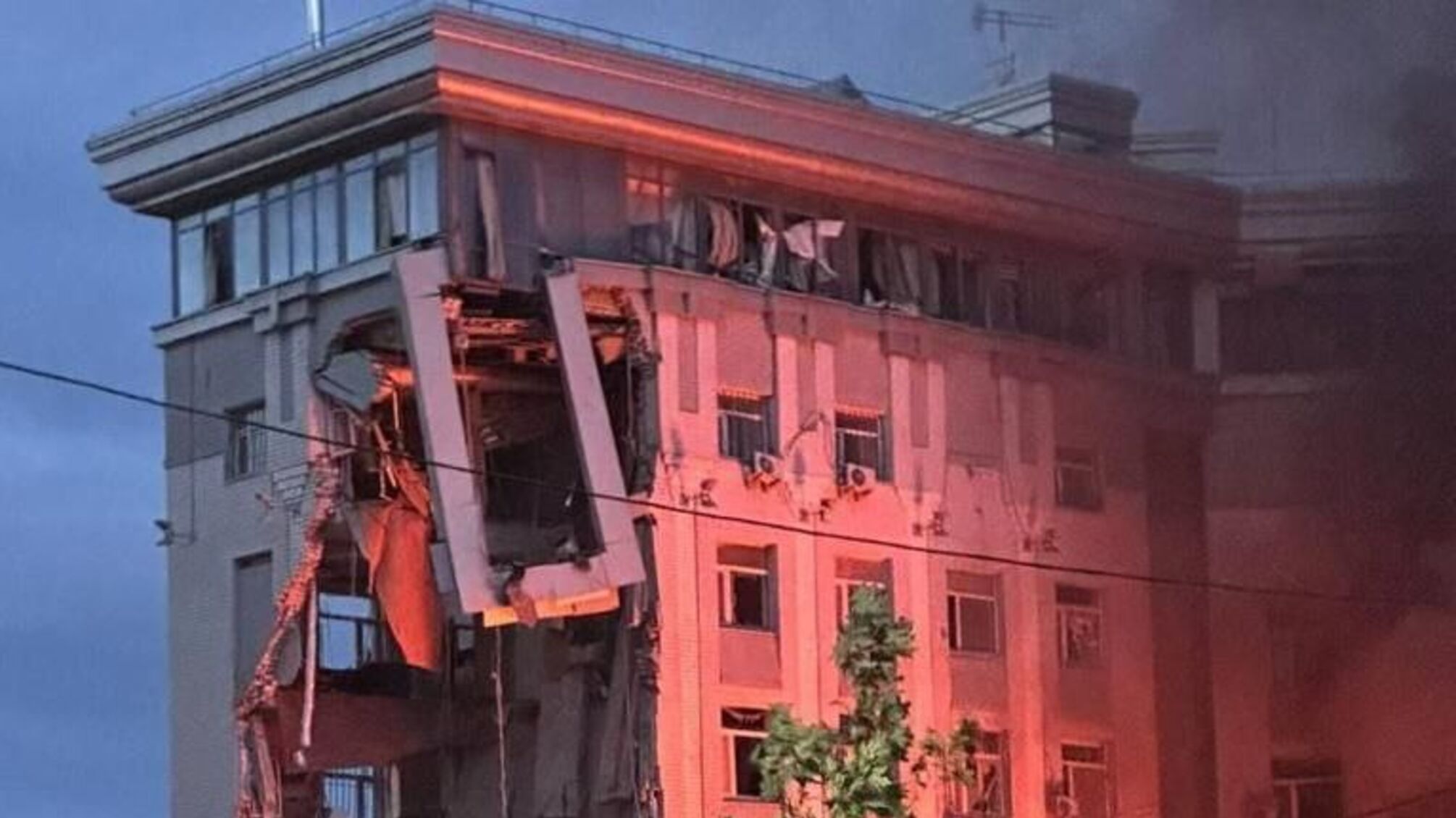 В Днепре ракета попала в многоетажку
