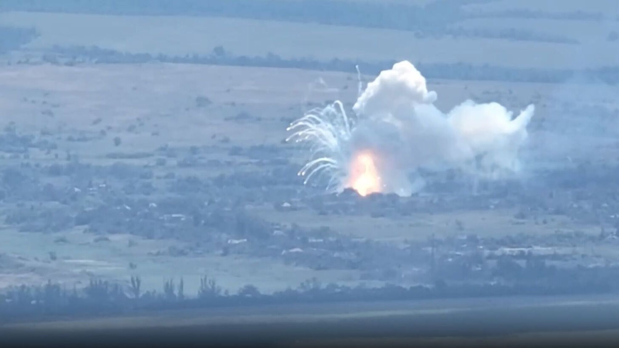 Бойцы ВСУ произвели обстрел вражеской техники