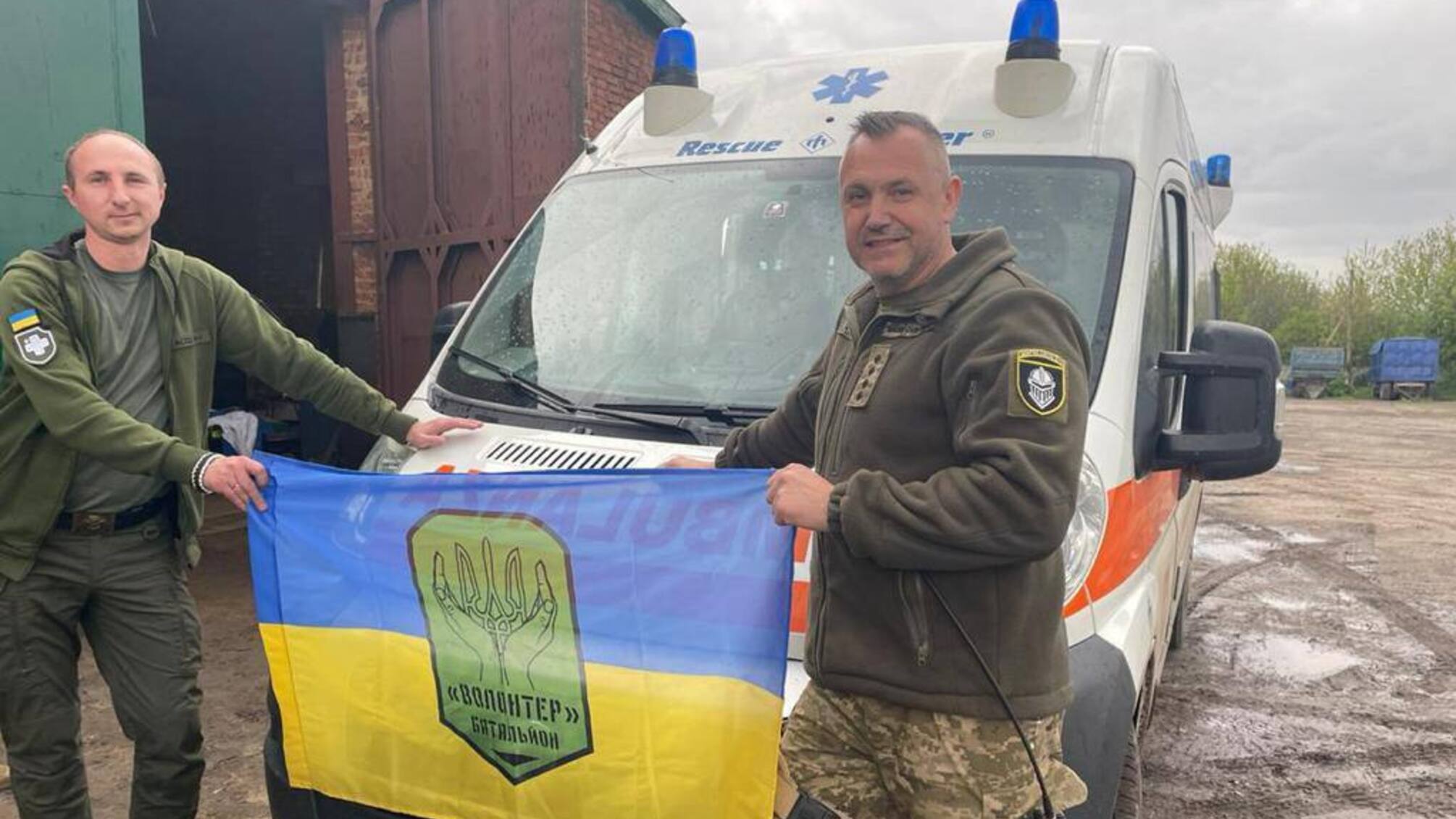 Украинским танкистам на передовую волонтеры передали 'скорую'