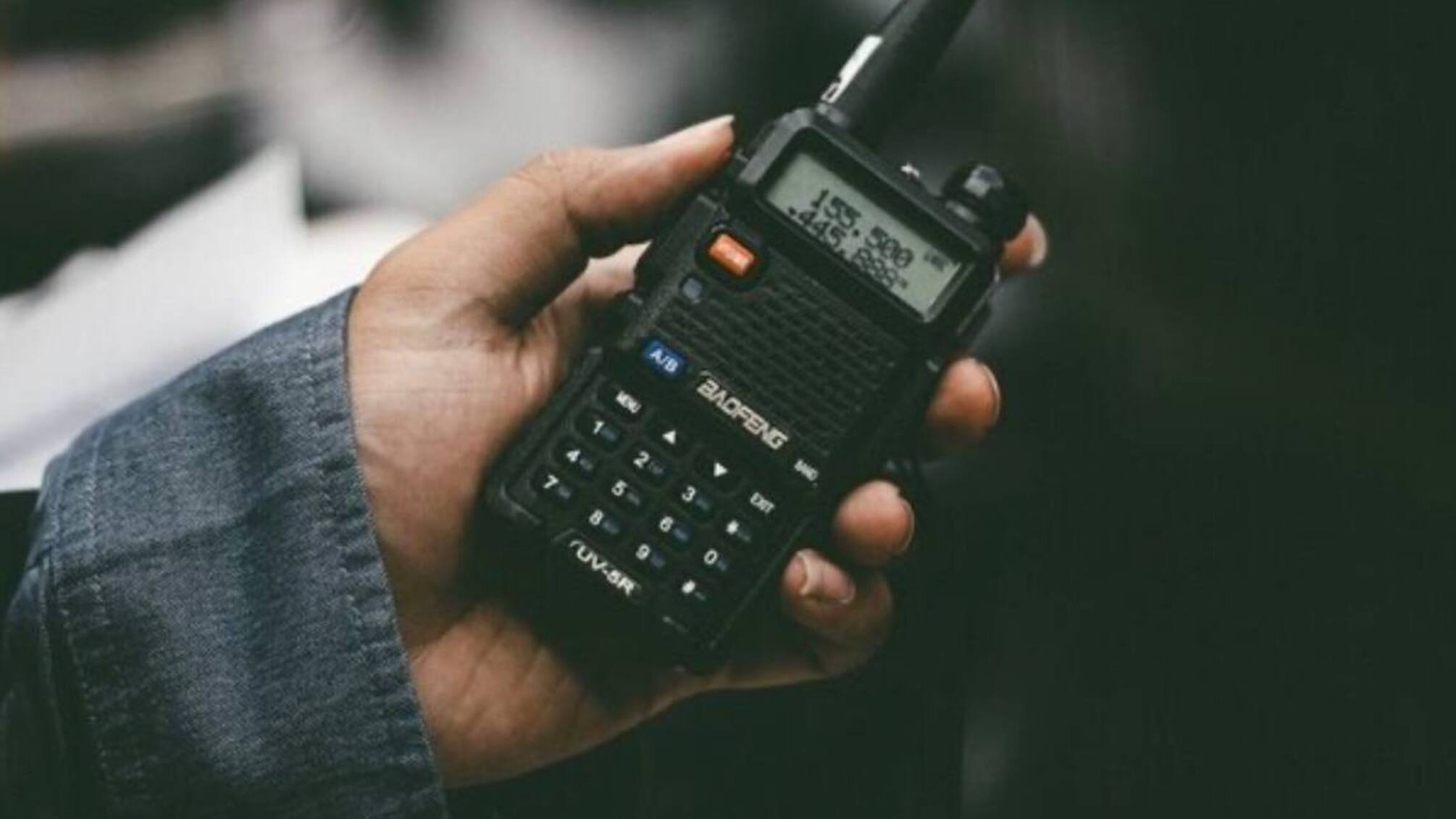 У Києві управління освіти купило для укриттів рації за понад мільйон гривень