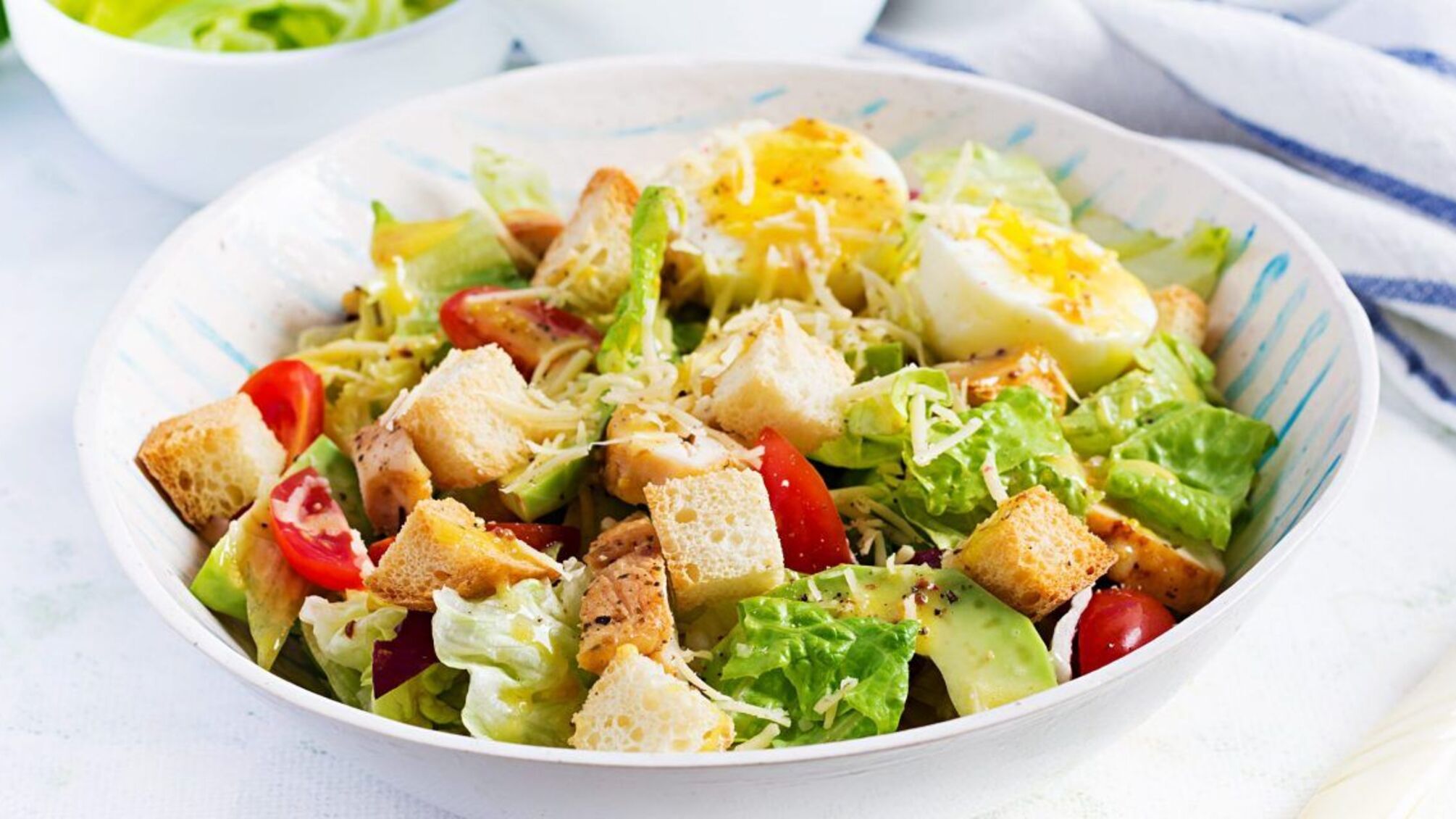Ідеальна класика: рецепт приготування відомого салату 'Цезар'