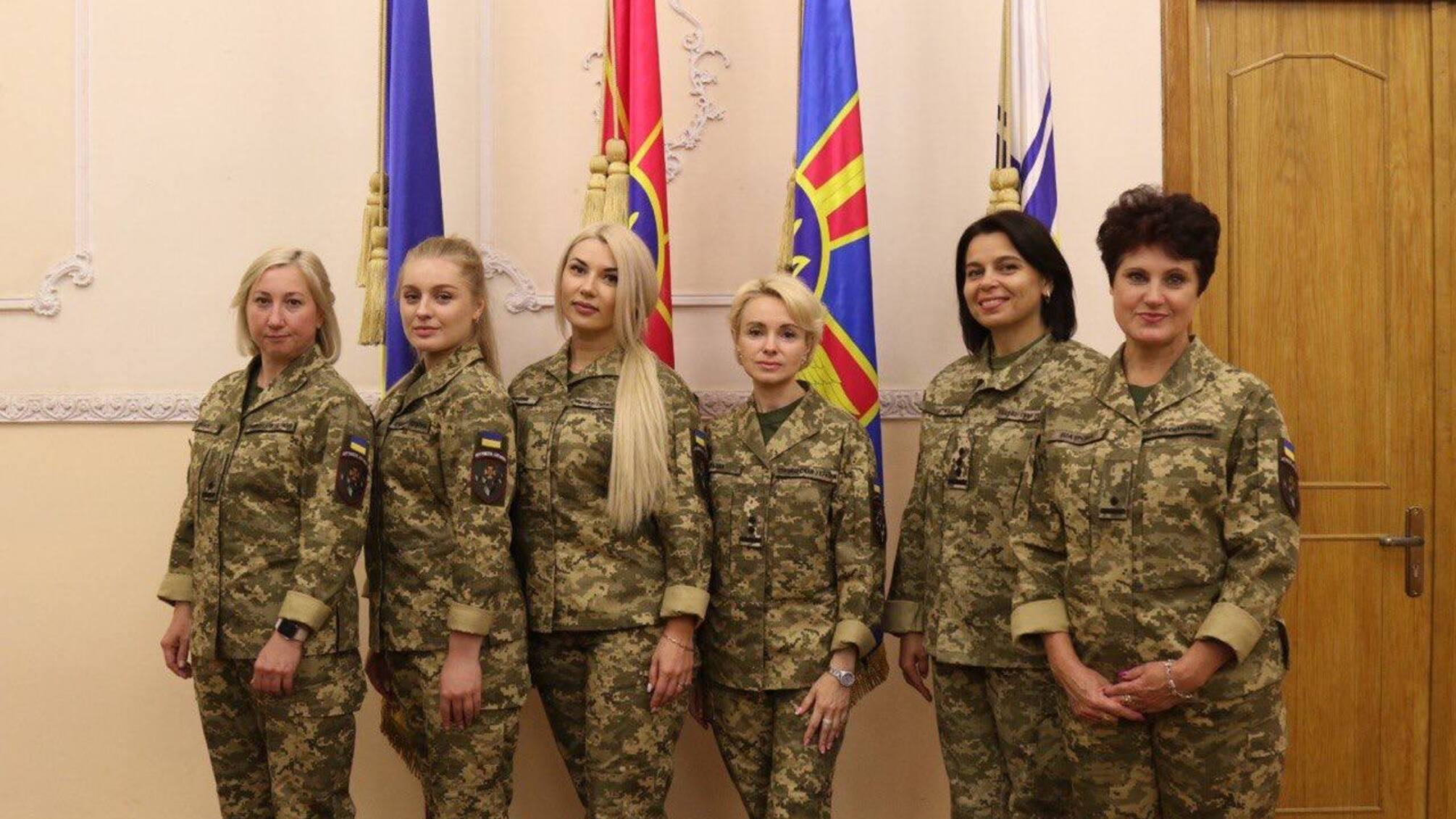 В Минобороны презентовали новую летнюю форму для женщин