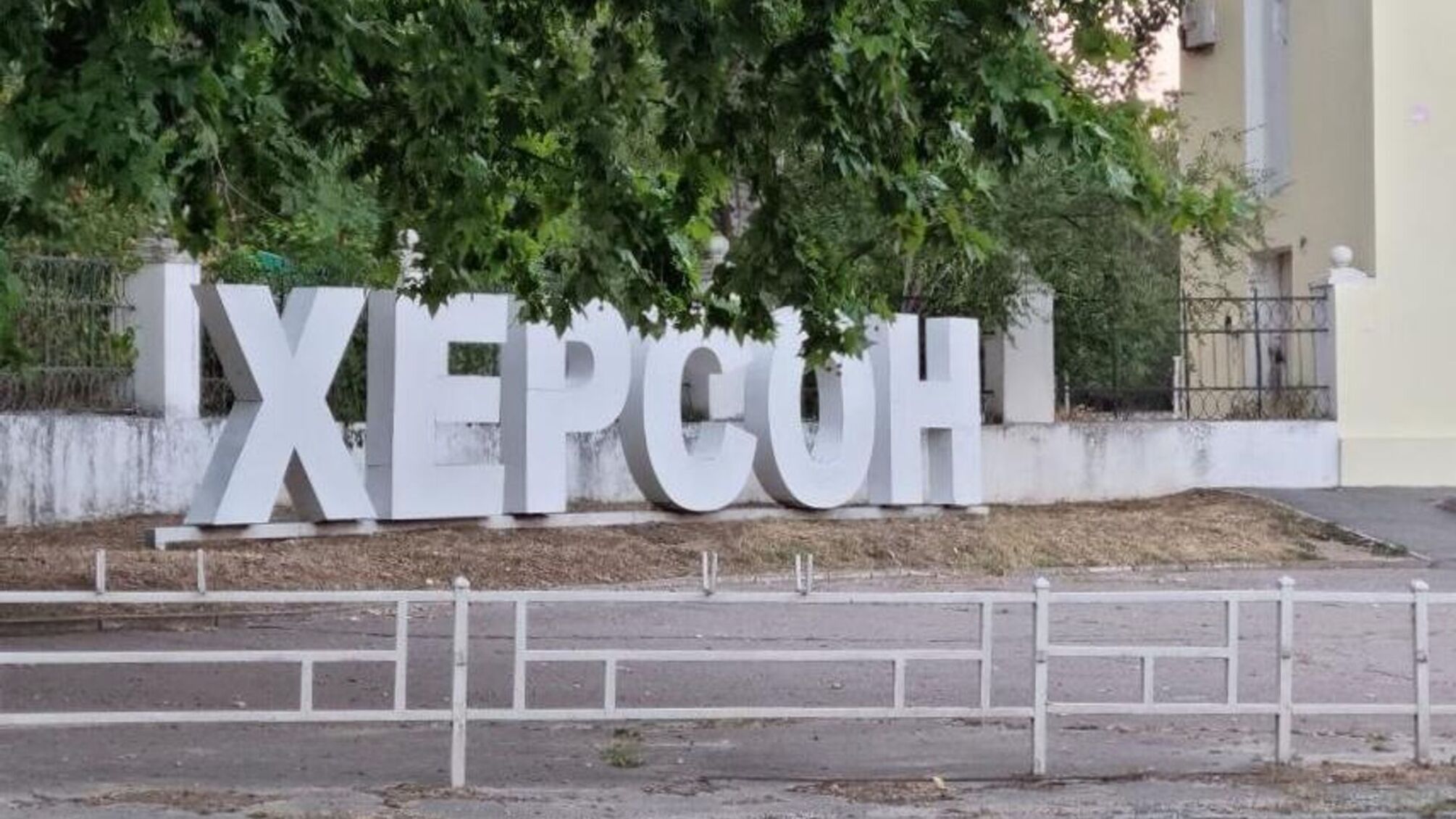 Обстрел Херсонщины: администрация показала школу в Ингульце, разрушенную армией рф (видео)