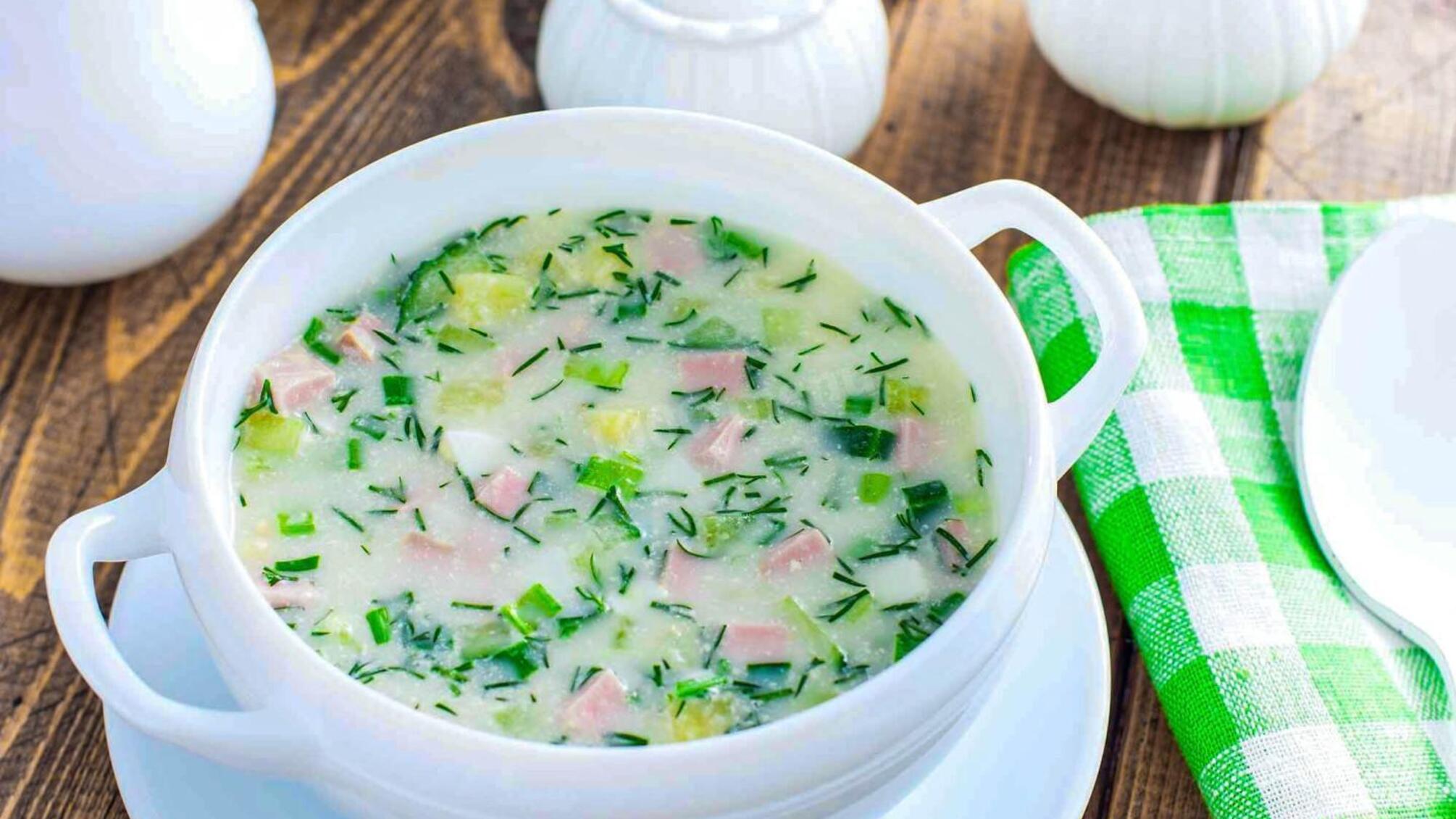 Освіжаюча та ситна: як швидко приготувати окрошку вдома