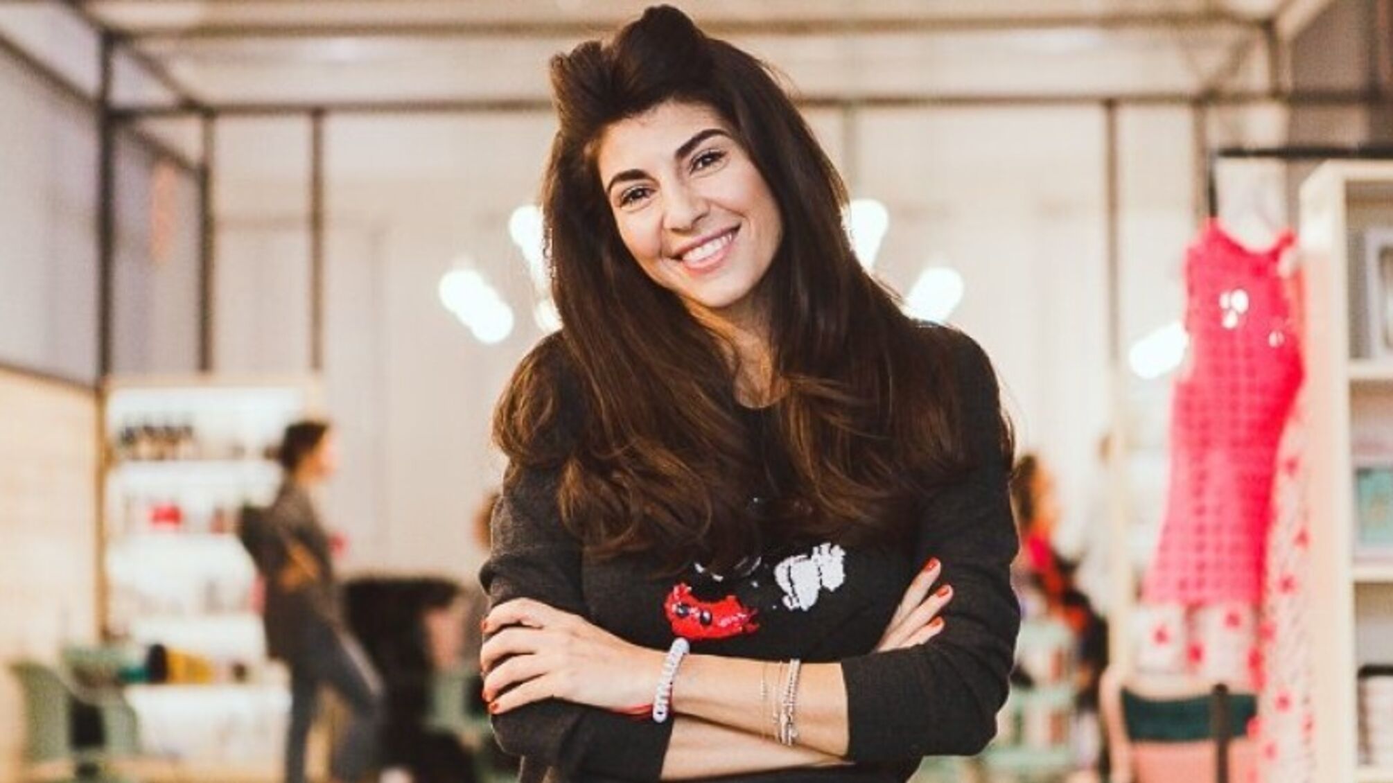 Частое выпадение волос указывает на стресс и недостаточный уход