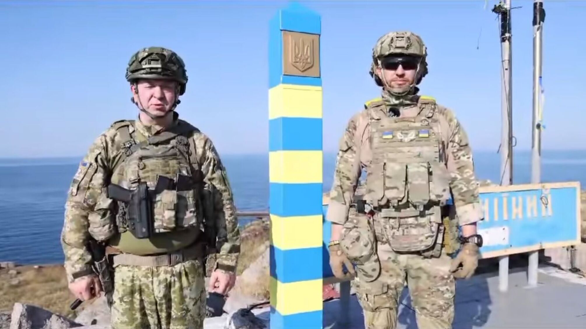 На острове Змеином установили украинский пограничный знак и анонсировали установку следующего в Крыму (видео)