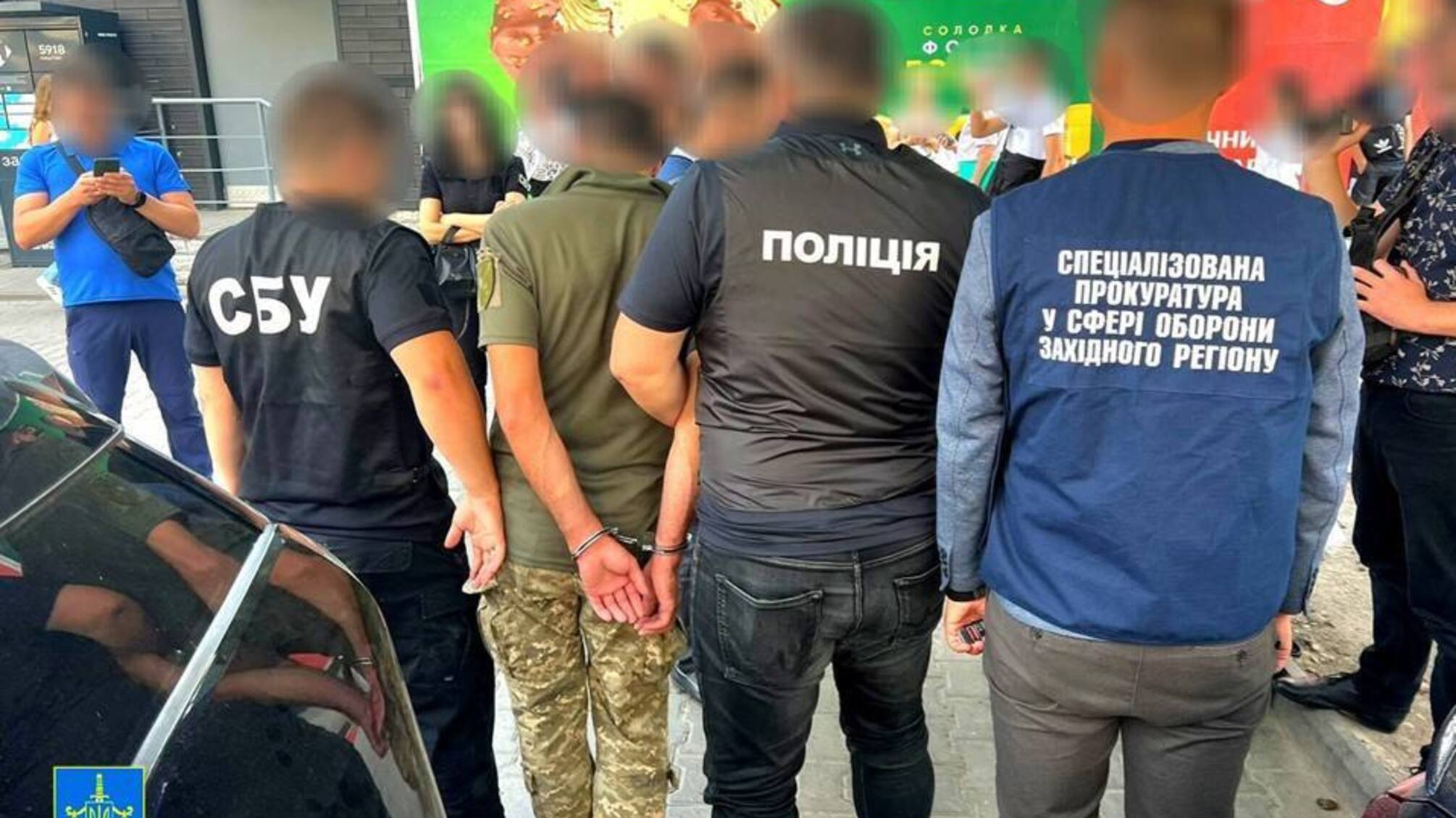 Обещал повлиять на врачебную комиссию: в Хмельницкой области работника военкомата задержали на взятке