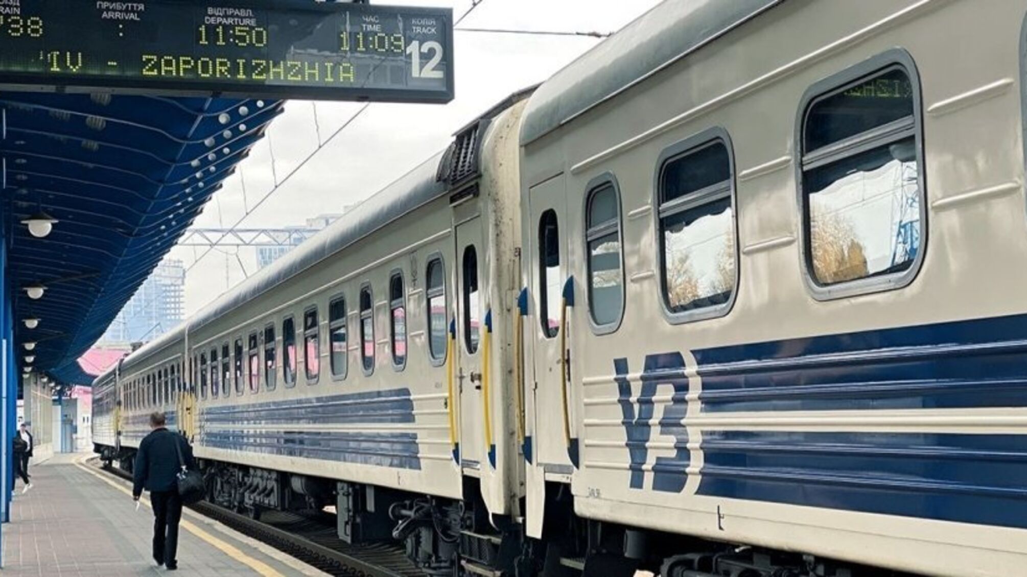 В Киевской области произошло ДТП с грузовым поездом: в Укрзализныце сообщили о задержках рейсов