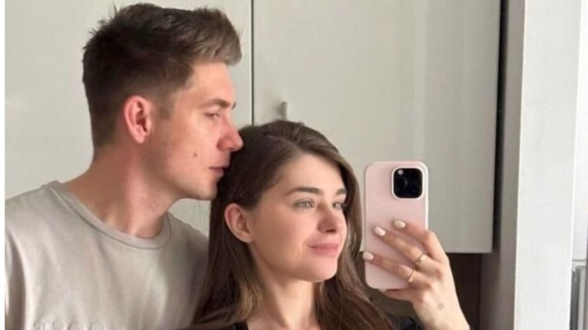 Привітання та поцілунки: Остапчук святкує річницю