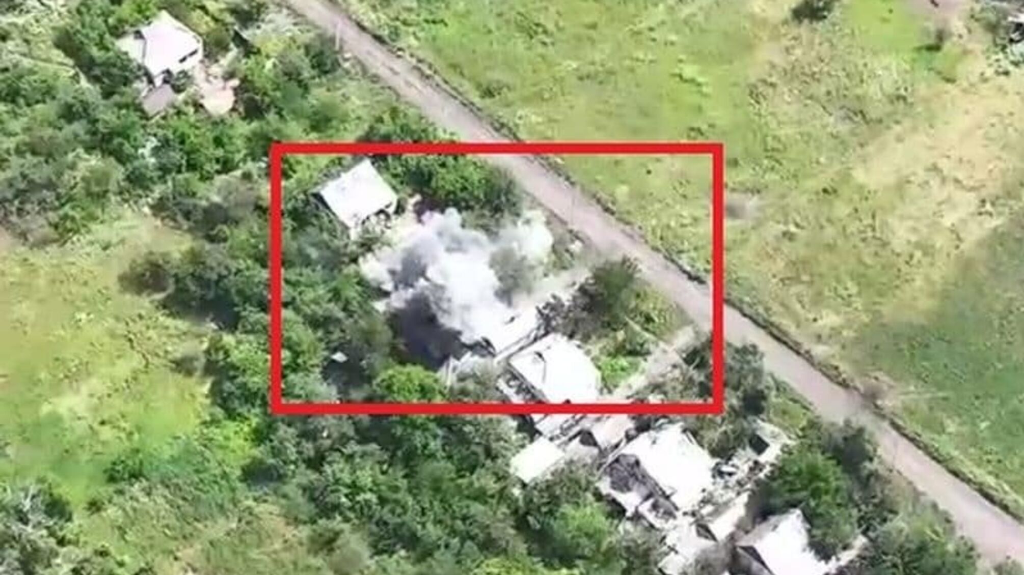 Силы обороны уничтожили командно-наблюдательный пункт россиян на Юге (видео из дрона)