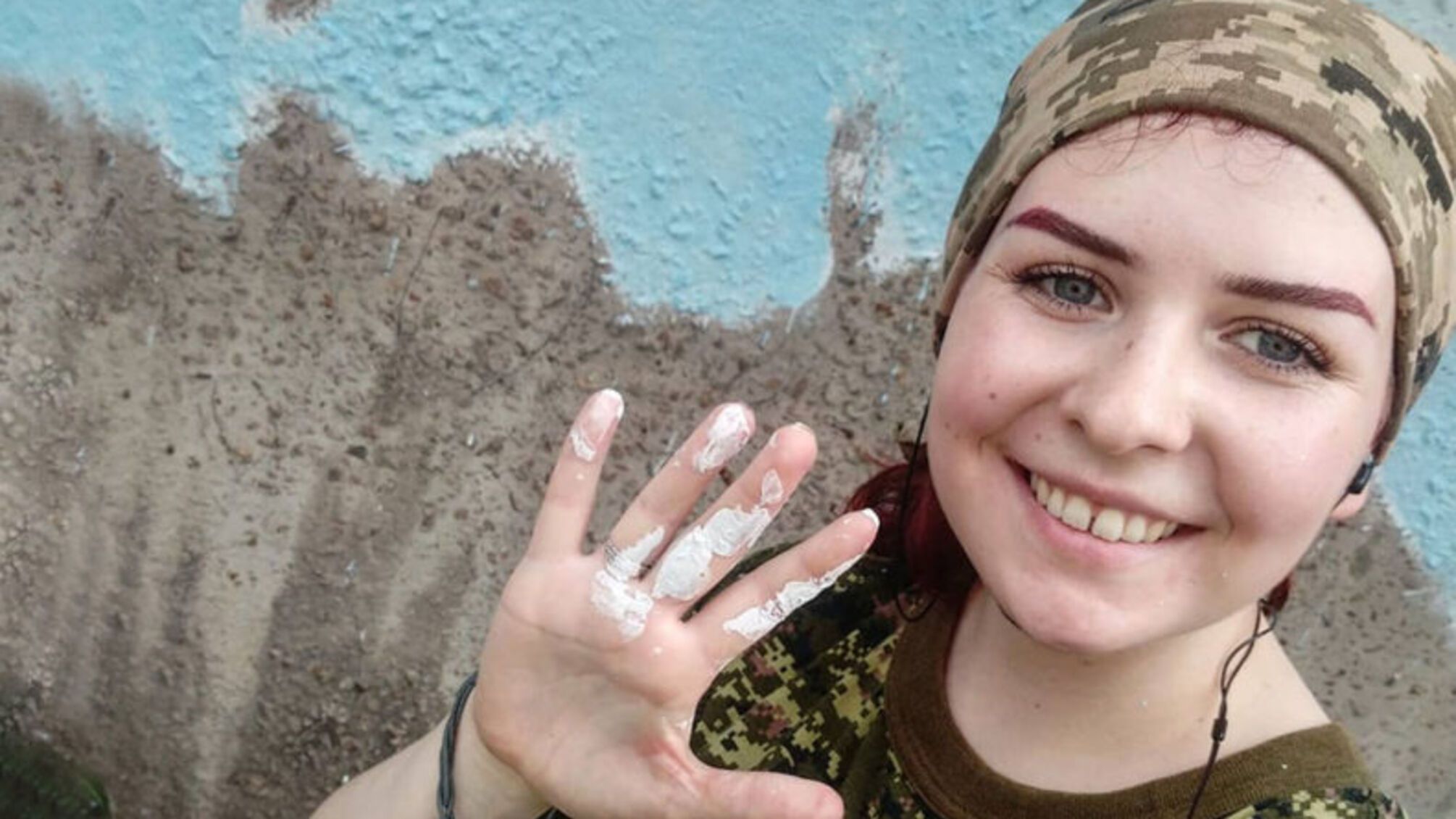 Парамедик с 'Азовстали' показывает юмор и мужество после освобождения из российского плена