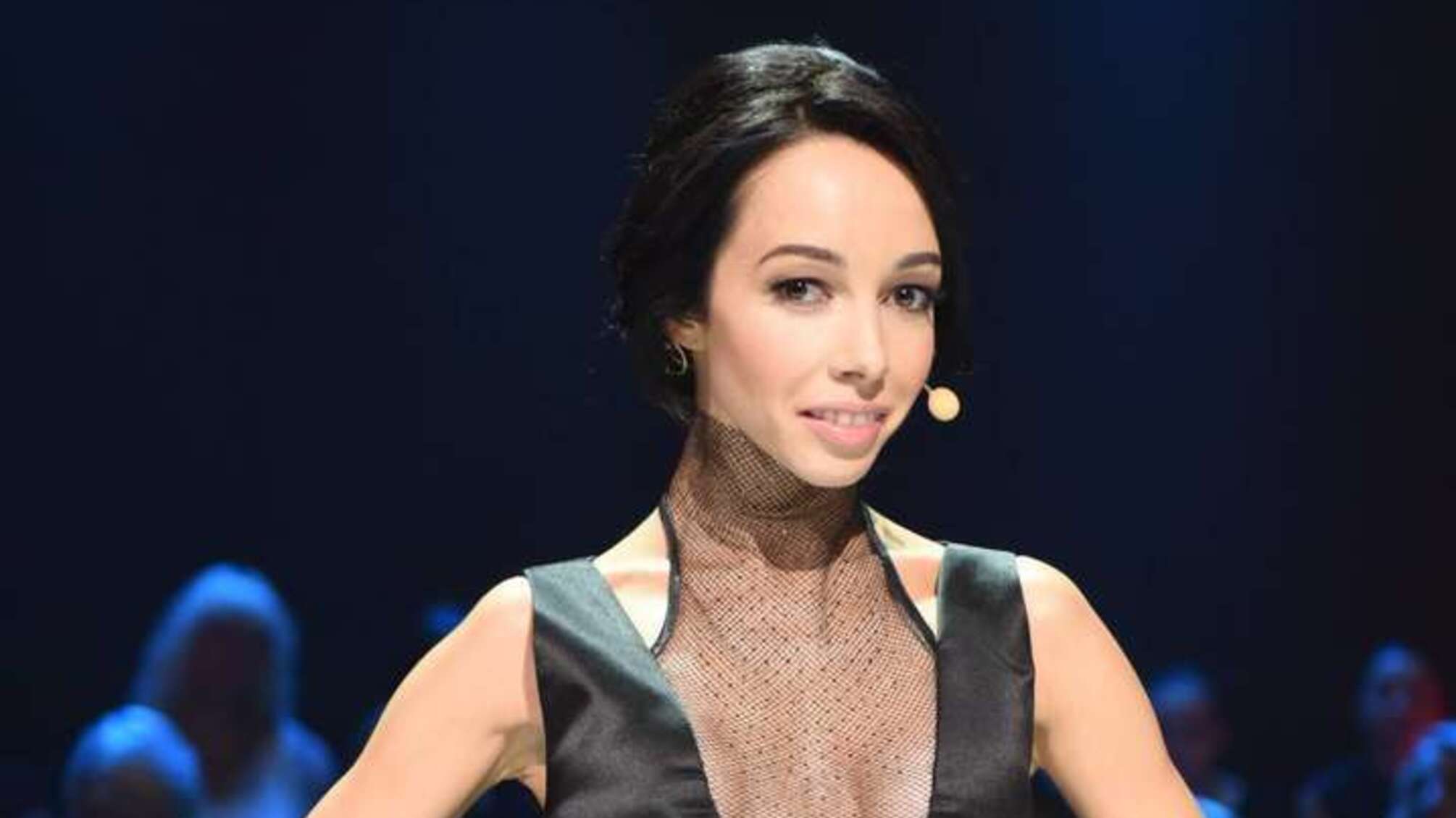 Балерина Екатерина Кухар сняла шуточный рилс о праздничной суете