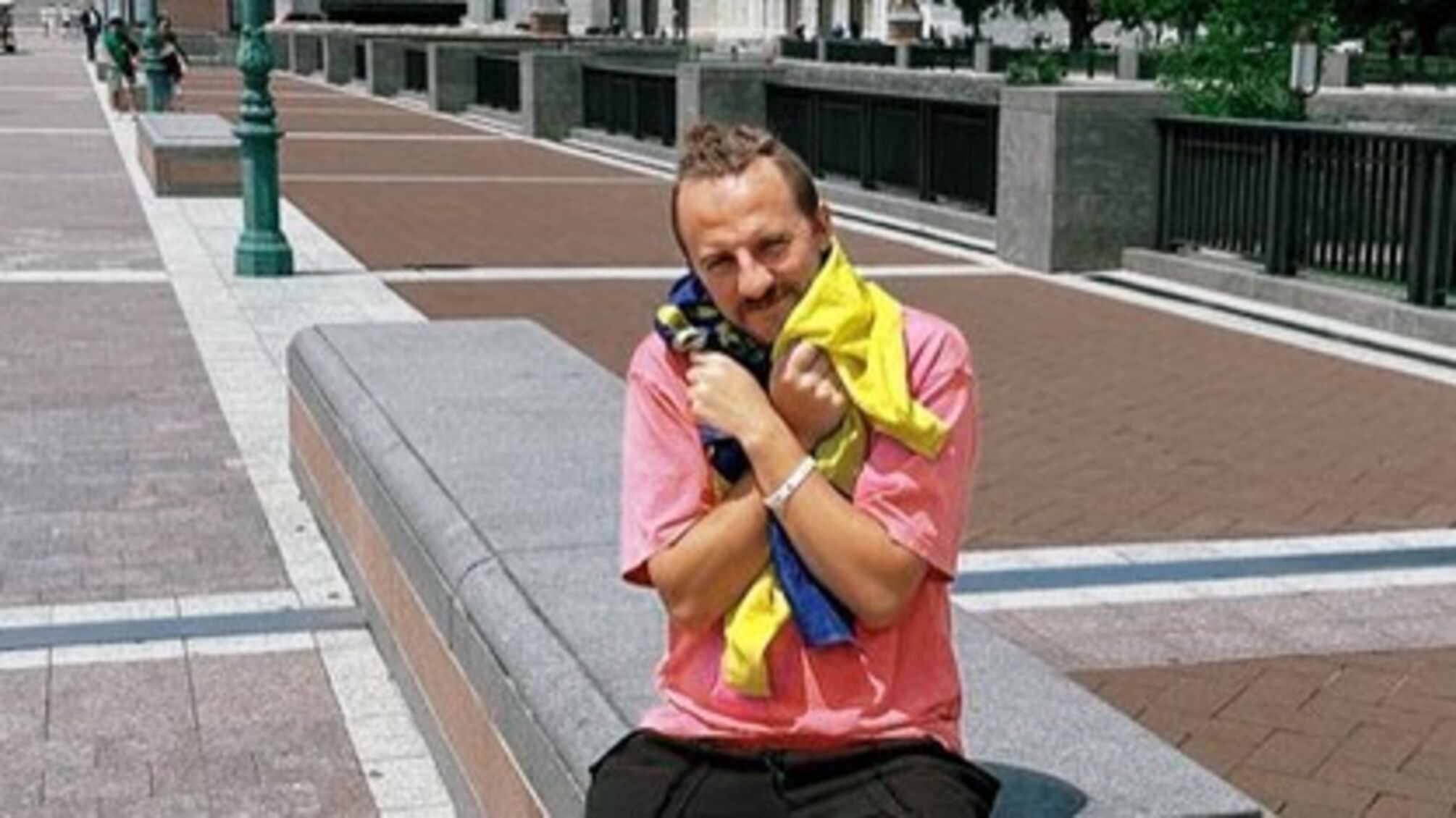 'Навіть від думки про нього стає тепліше': Клопотенко зізнався, що накривався прапором в холоднечу