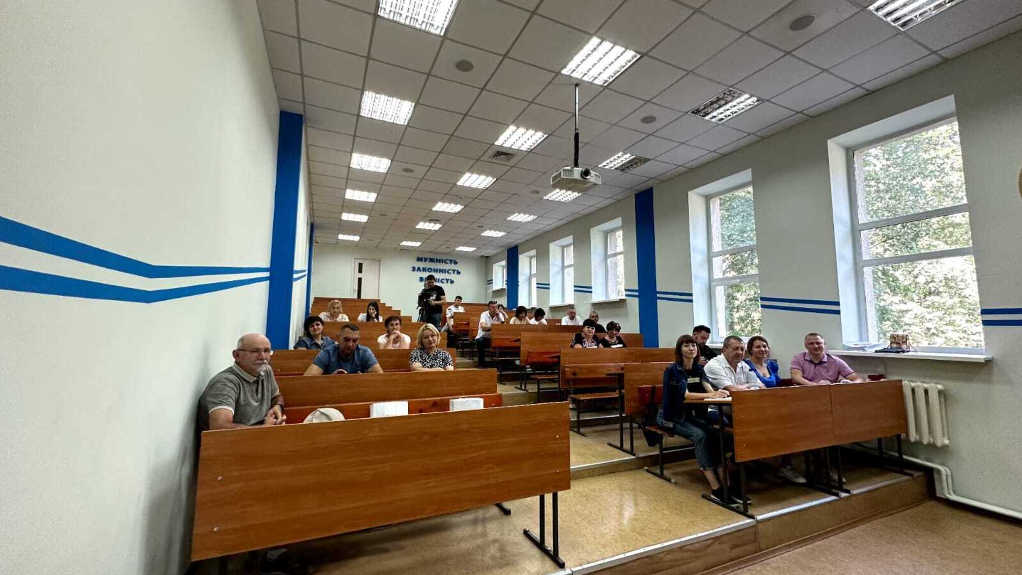 Региональные активисты проходят обучение через деловую игру