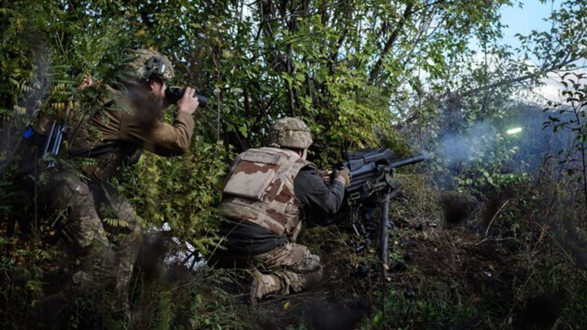 Українські військові тримають оборону та наступають