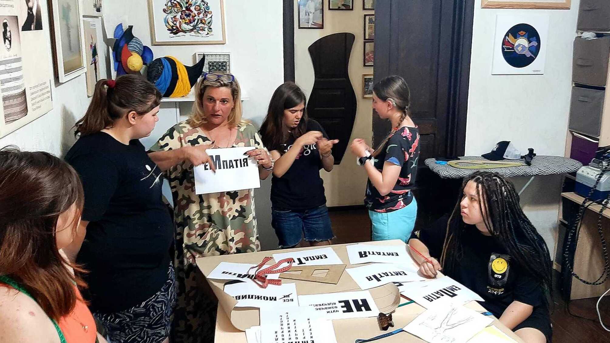Відновлення через моду: у Києві підлітки створюють унікальну колекцію одягу 'Емпатія'