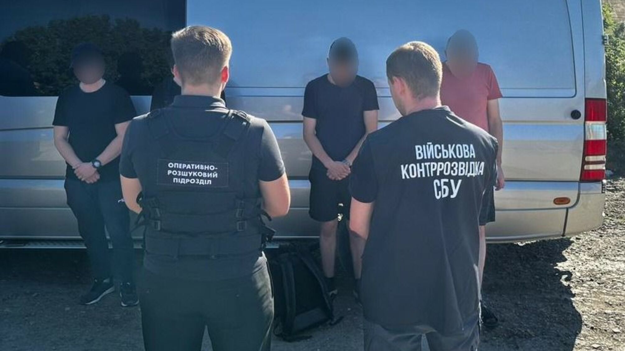 в тайнике микроавтобуса пограничники разоблачить беглецов заграницу