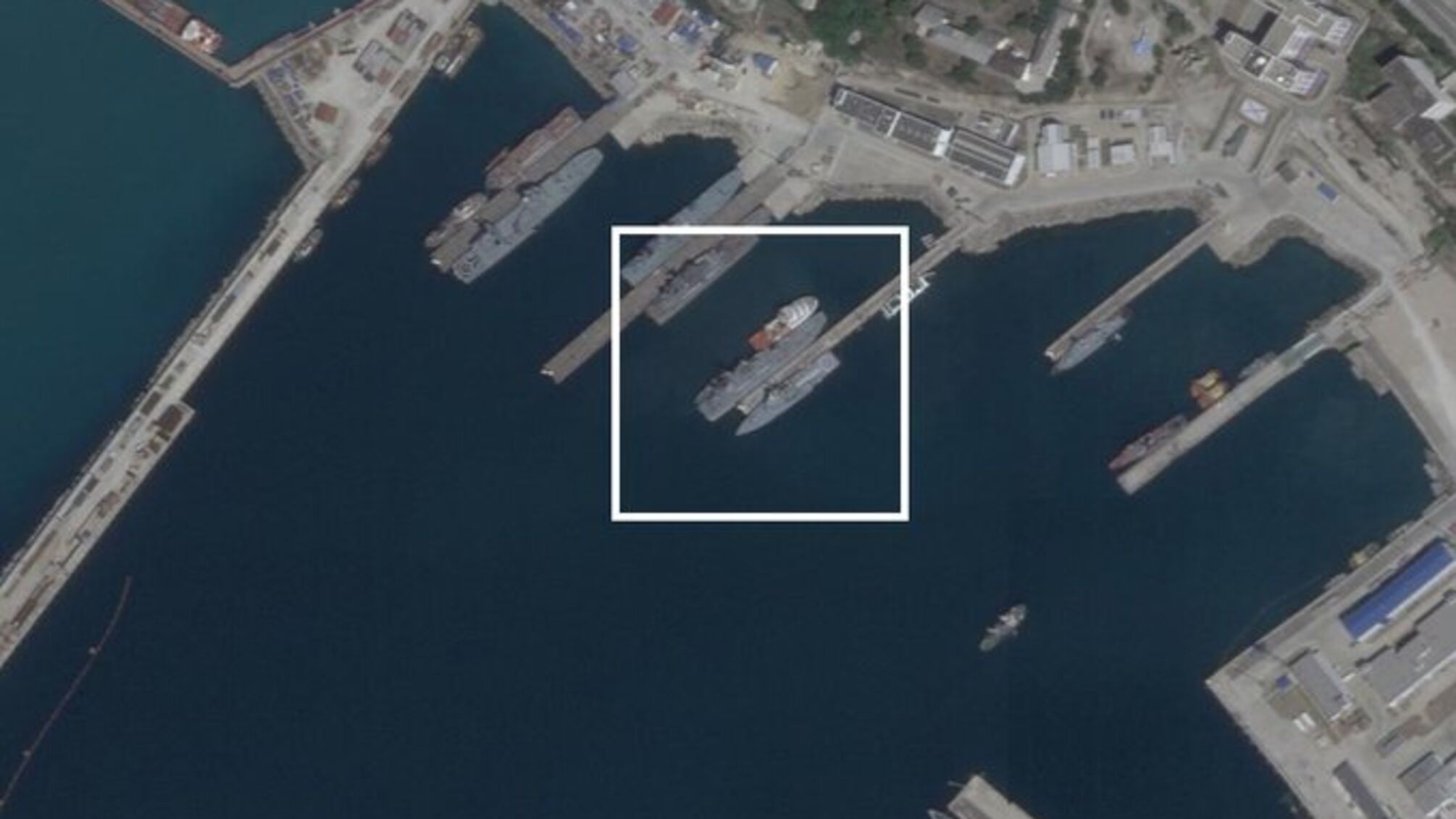 У мережі з'явилися свіжі фото пошкодженого судна окупантів 'Оленьогірський гірник'