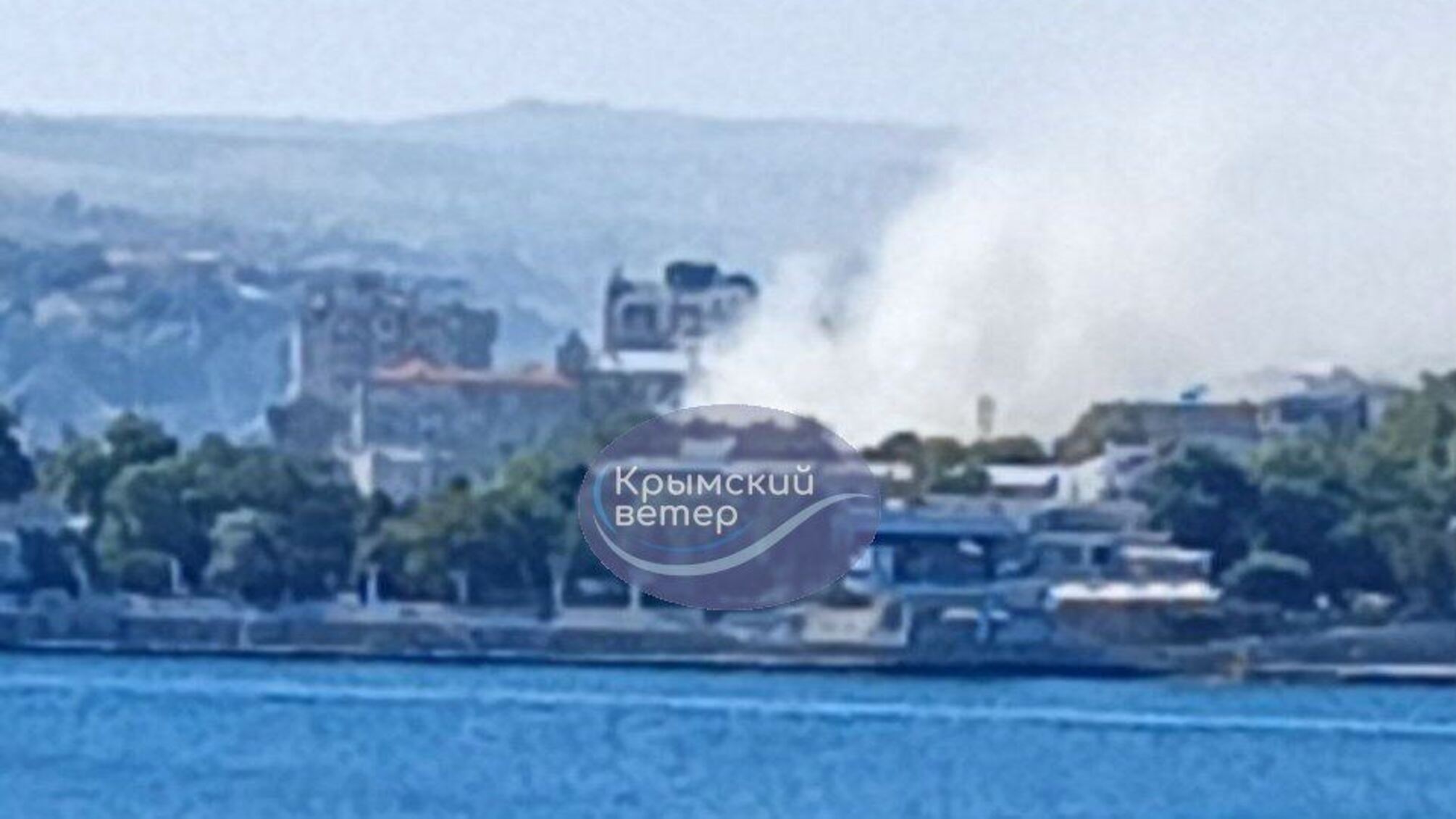 'Хлопок' в Крыму: в порту Севастополя – дым (фото)