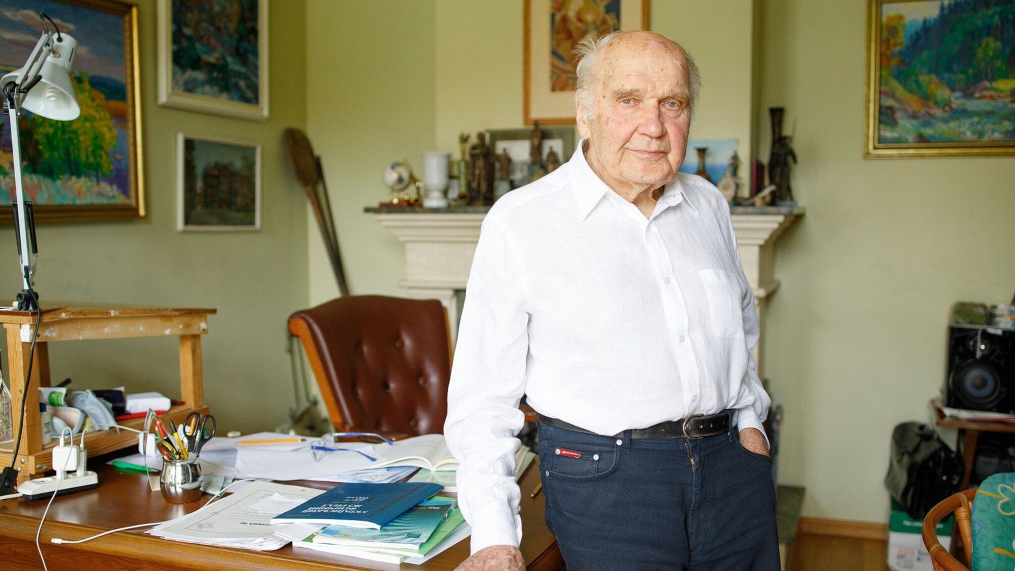Выдающийся ученый, председатель Народного Совета в первом созыве ВРУ Игорь Юхновский отмечает 98 лет