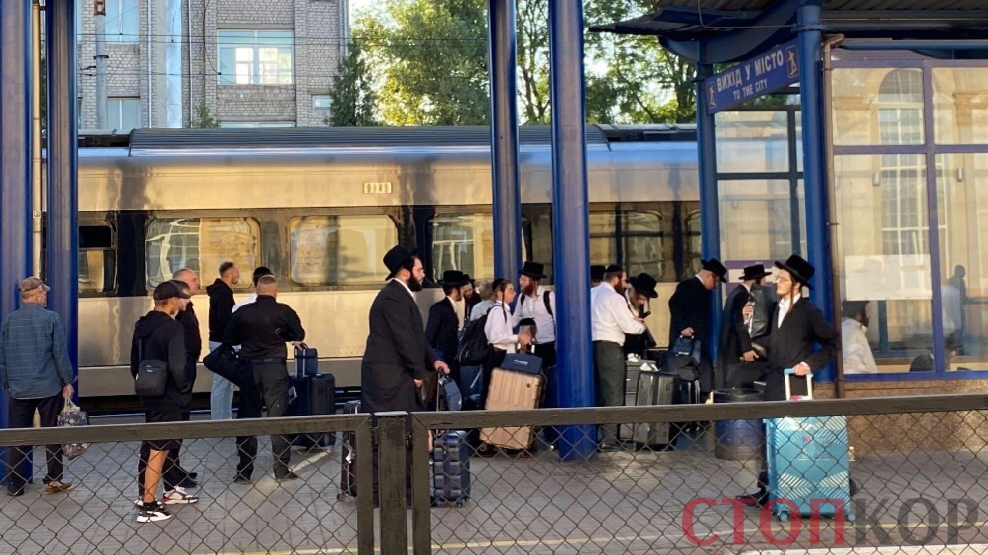 До Умані з’їжджаються тисячі паломників хасидів, щоб відзначити єврейський новий рік