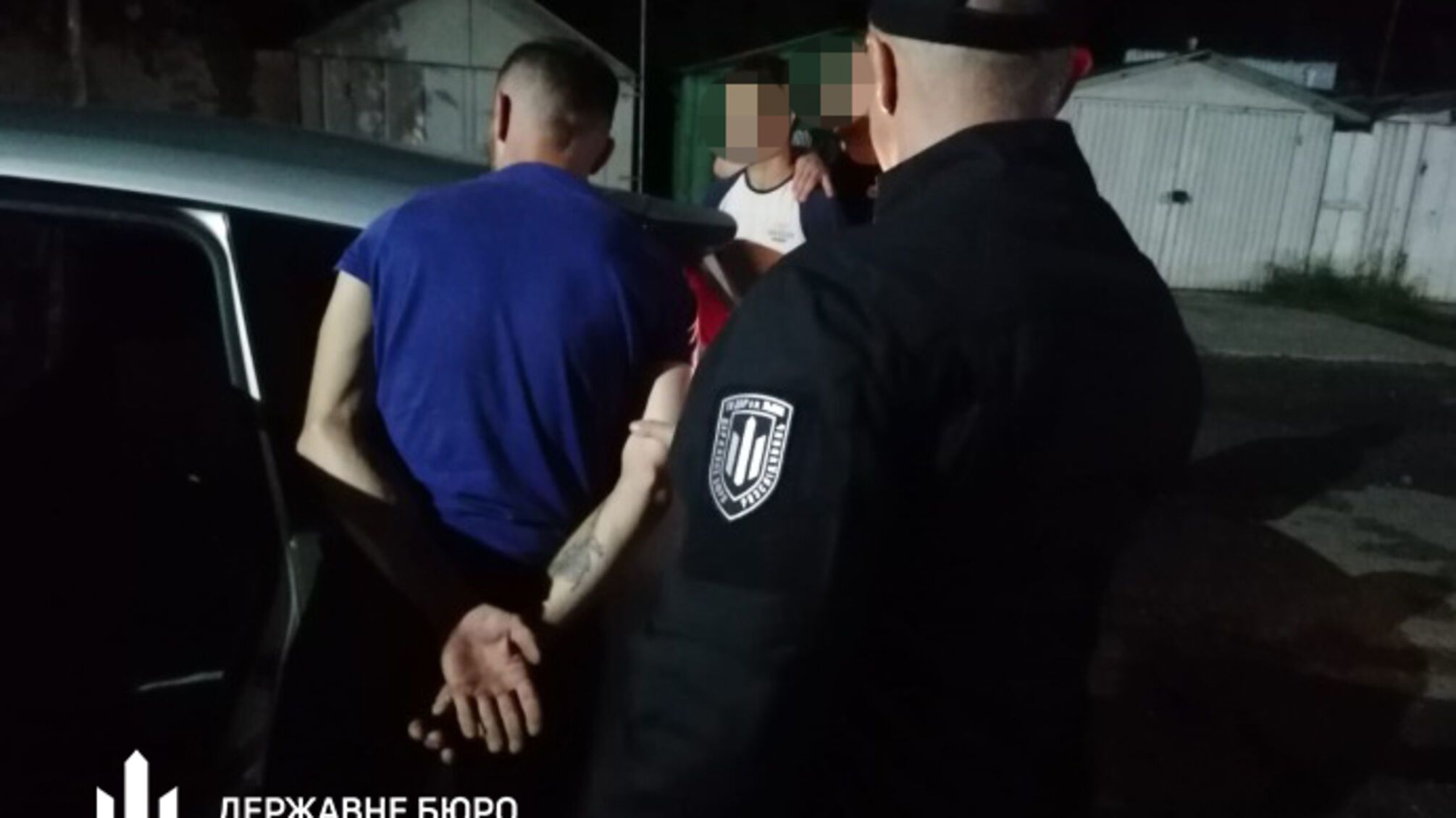 ДБР разоблачило наркоторговцев, сбывавших оружие и наркотики в Закарпатье