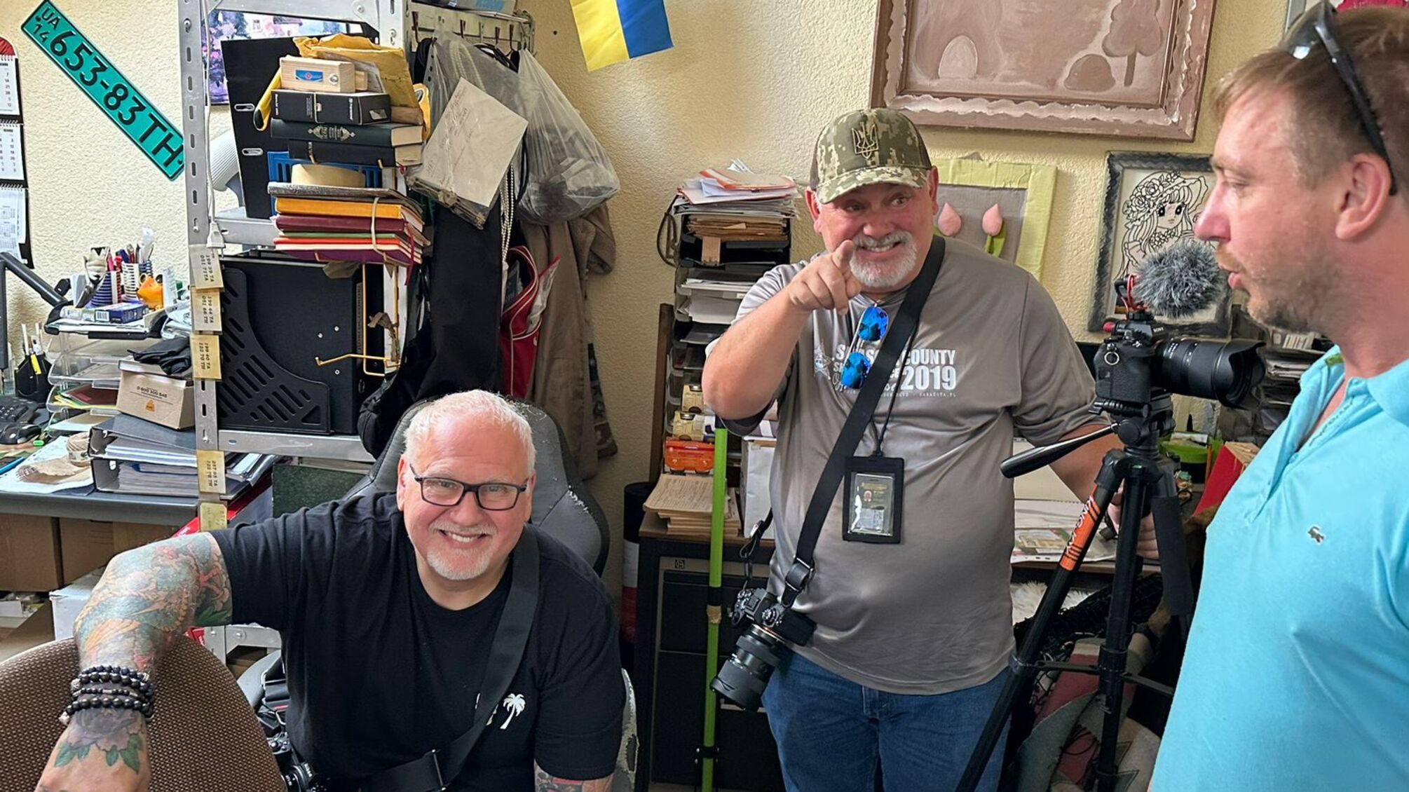 Американські і канадські журналісти зафільмували роботу львівських волонтерів