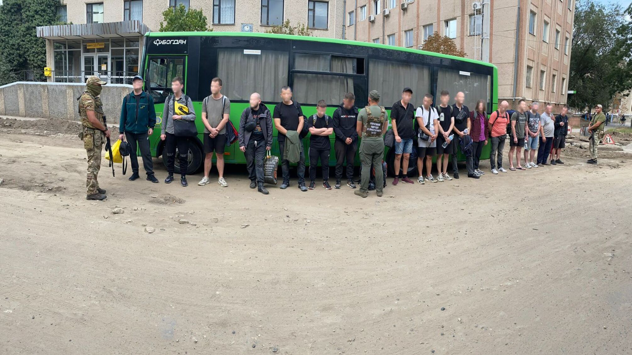 На Одесщине поймали 18 убегающих в Молдову уклонившихся: их пристыдил капеллан (видео)