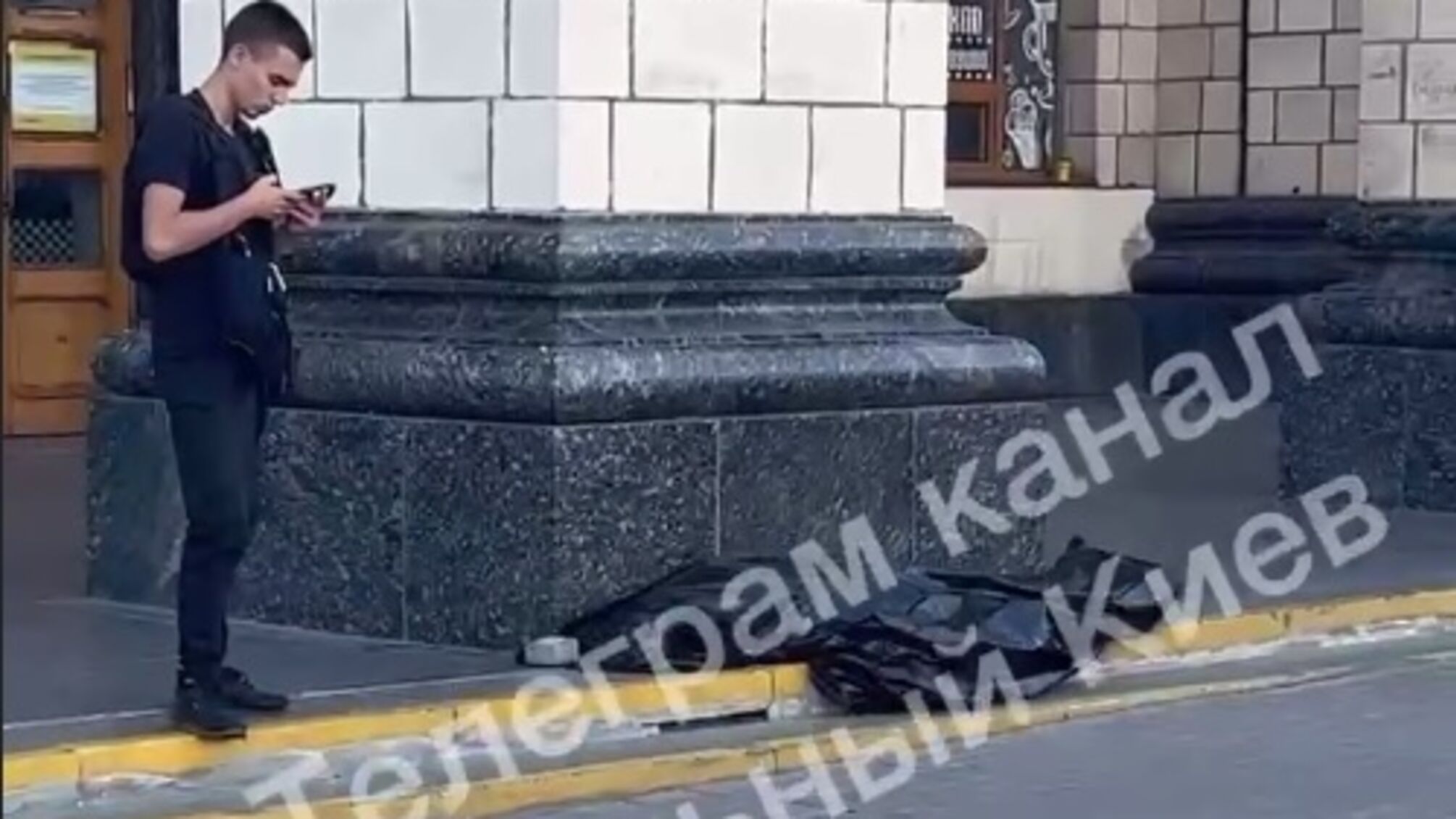 На Крещатике обнаружили тело человека