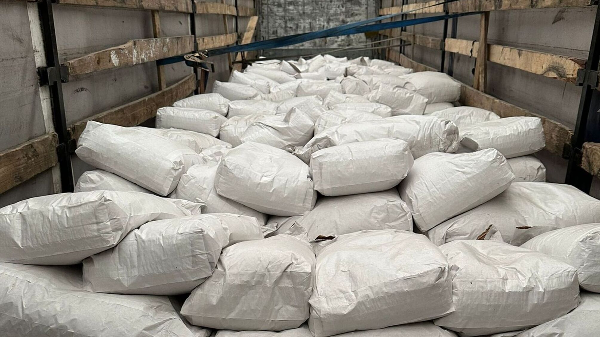 На Закарпатті на митниці вилучено 115 тонн борошна, яке експортували з 'липовими' документами