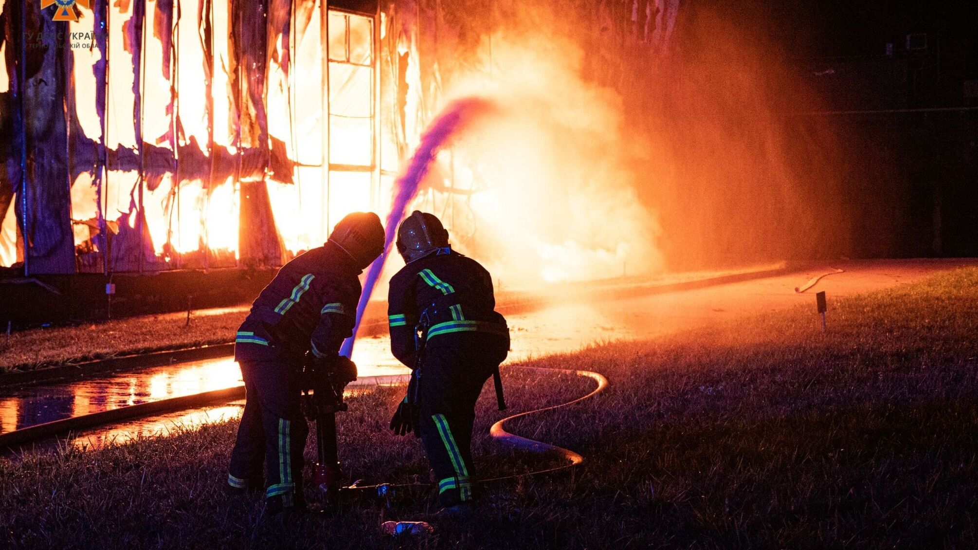 Пожар в Тернополе: в городе горел завод, предварительно речь идет о предприятии Penoboard