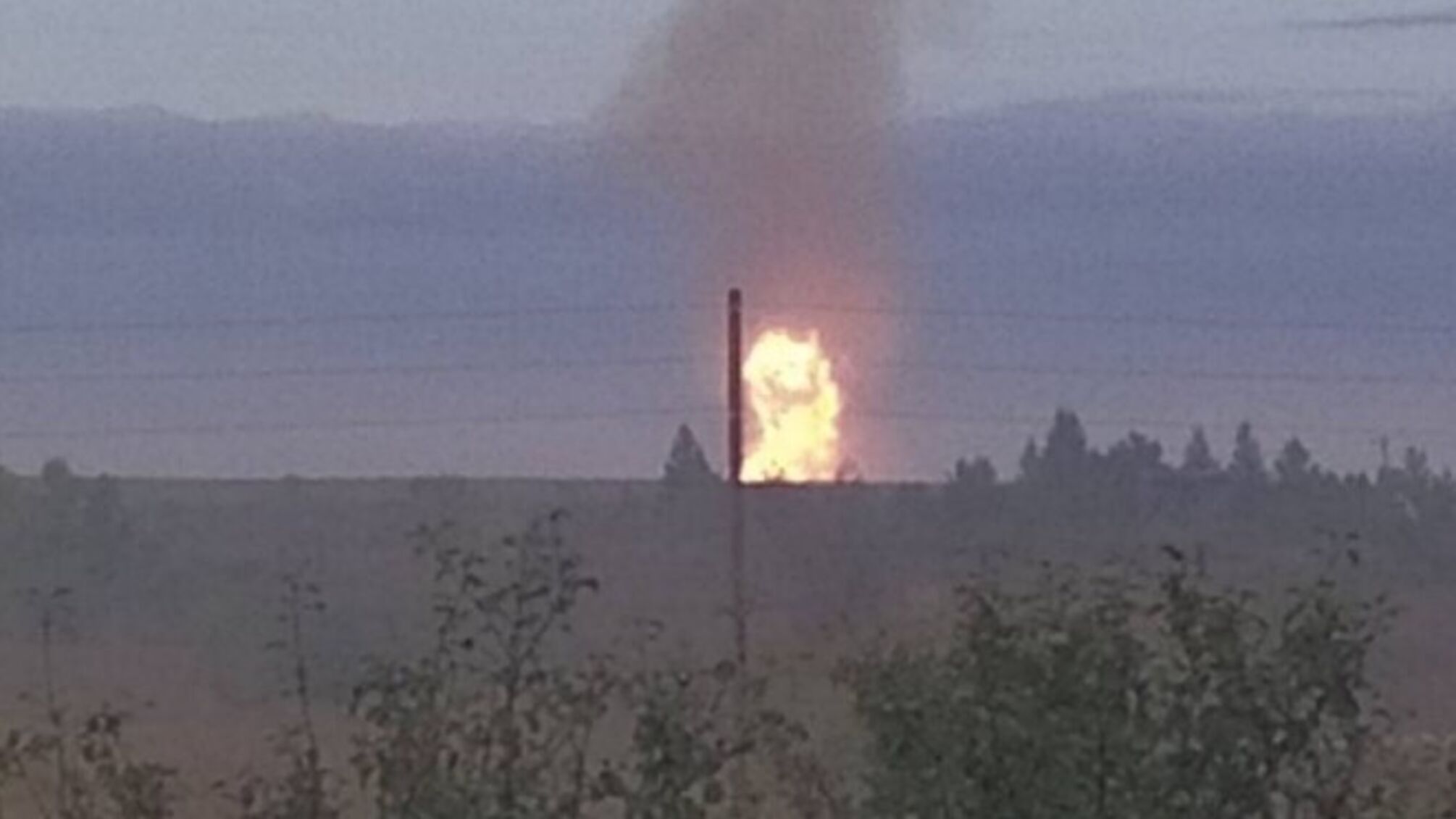 В Сочи – большой пожар: горит топливо рядом с аэропортом