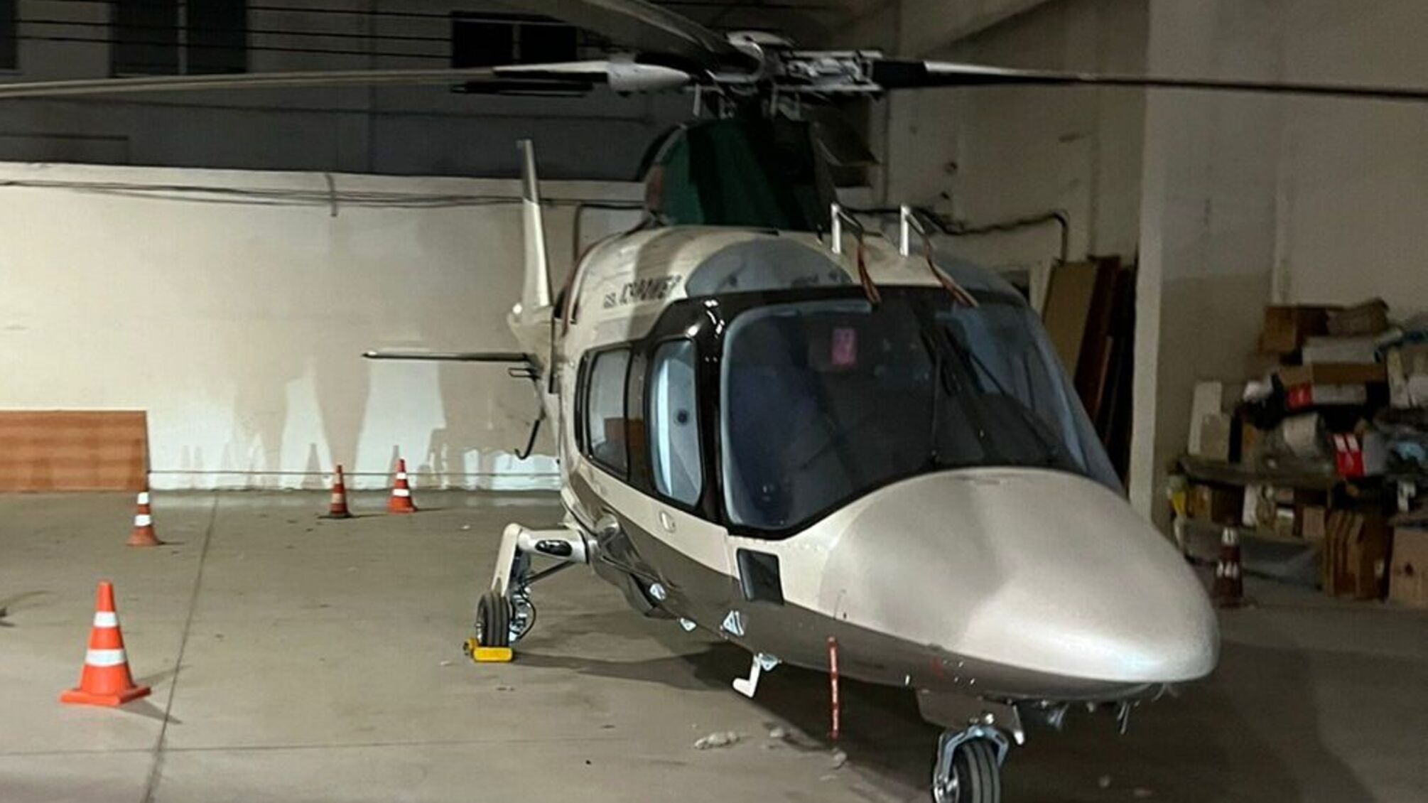 Вертолет беглого олигарха Жеваго передали украинским военным