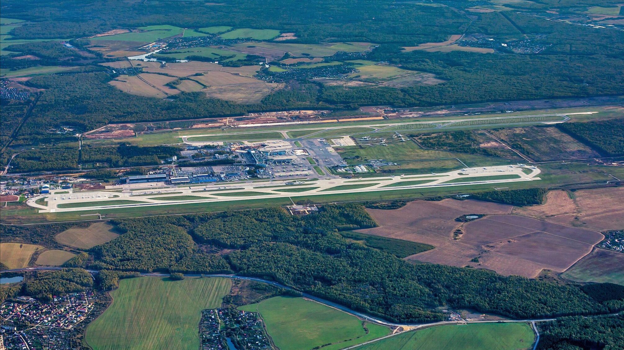 Уже не будут летать: повреждены два самолета и вертолет россиян