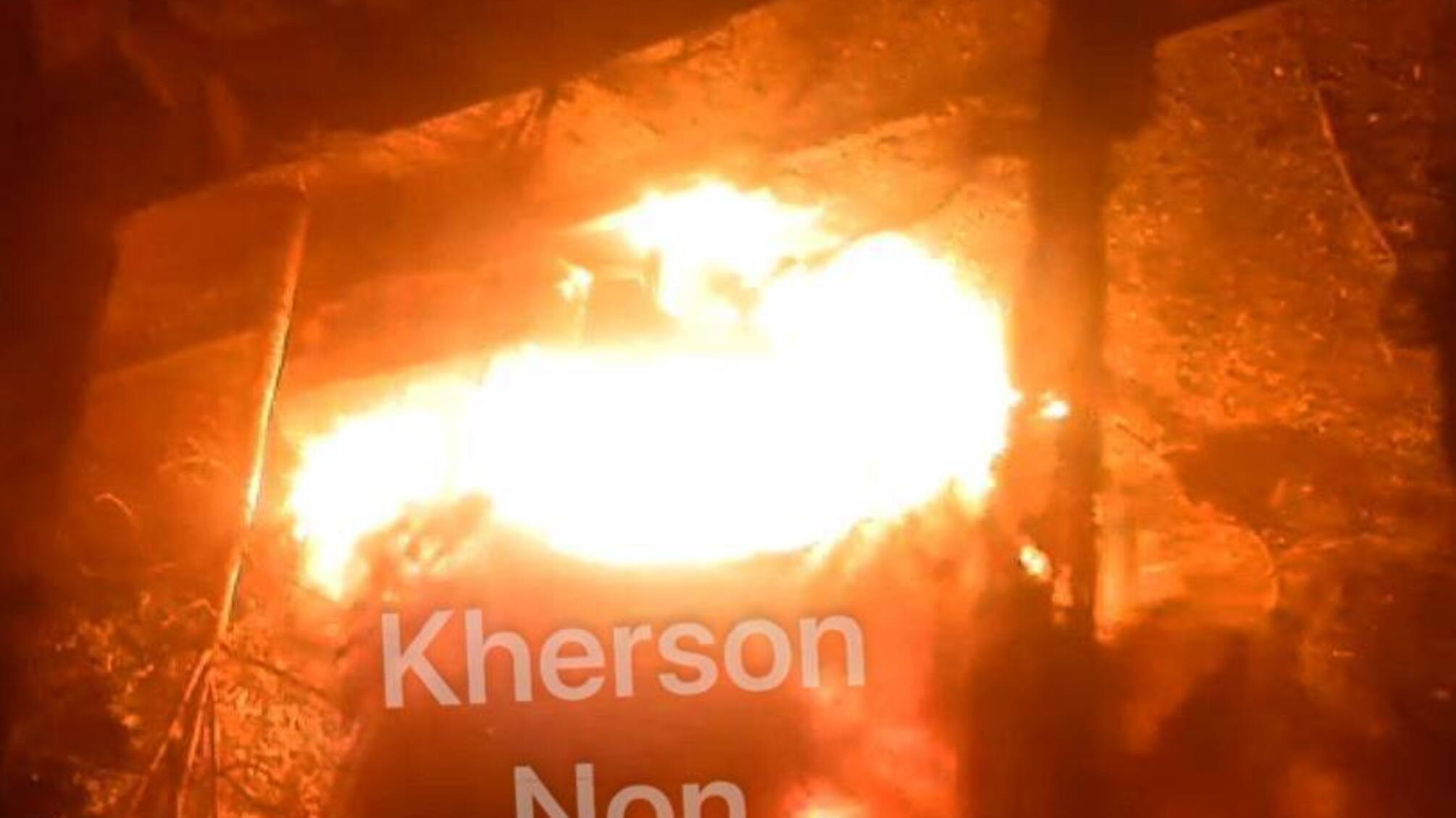 Ракета попала в общежитие в Херсоне, двое мужчин погибли