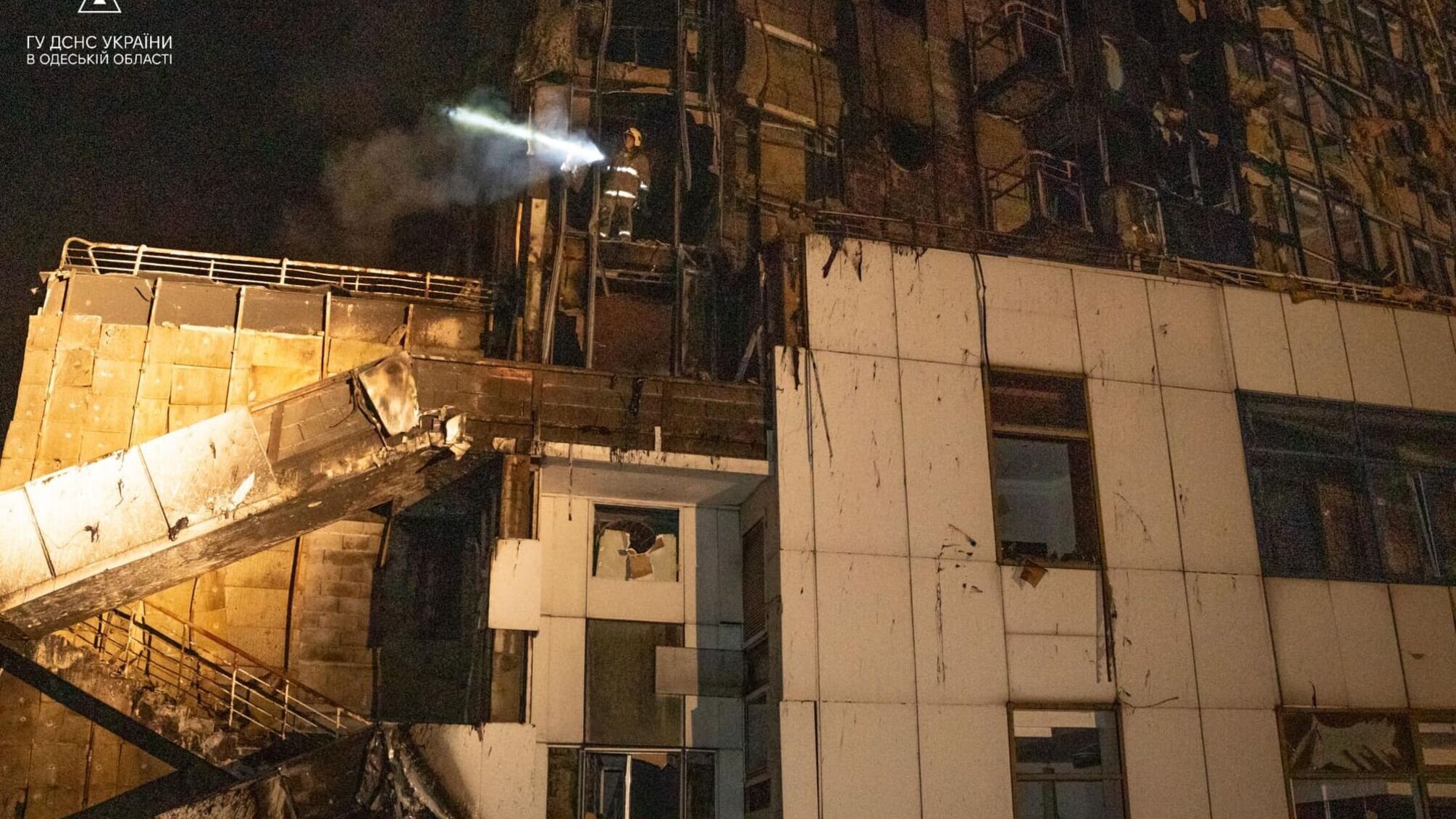В ГСЧС показали последствия ракетного удара по морпорту Одессы
