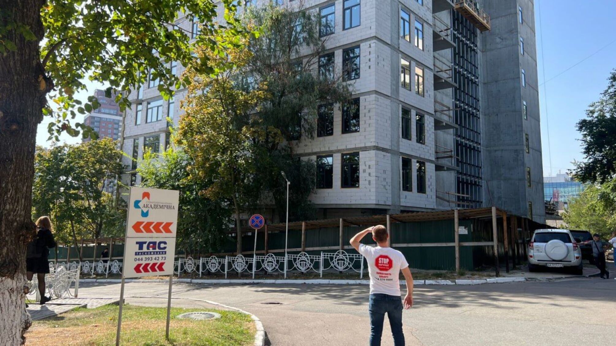 Многоэтажка вместо парка: на территории МАУП вопреки решению Киевсовета продолжается строительство общежития